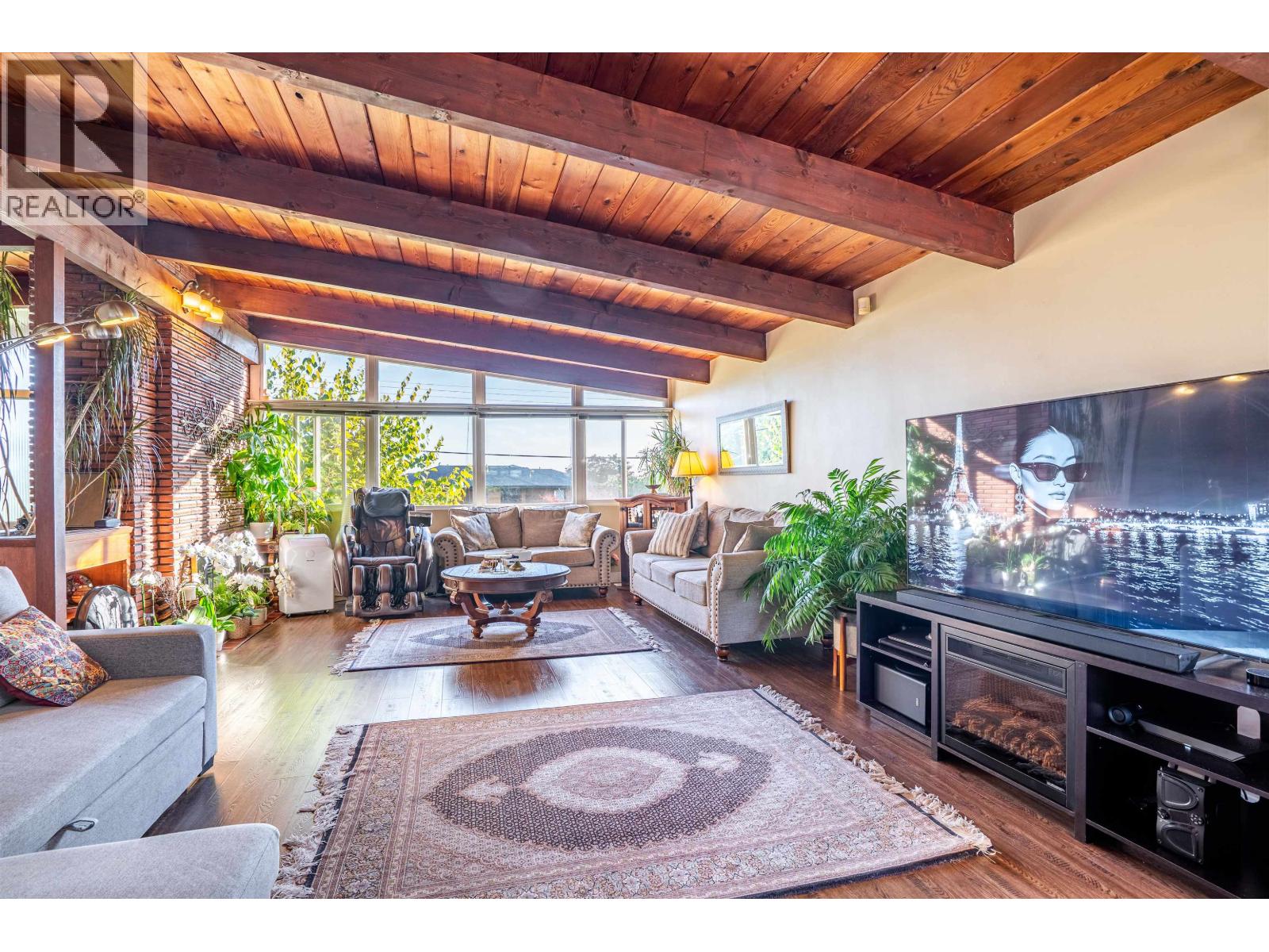 622 Croydon Place, North Vancouver, British Columbia V7N 3A1 - Photo 3 - R3076830