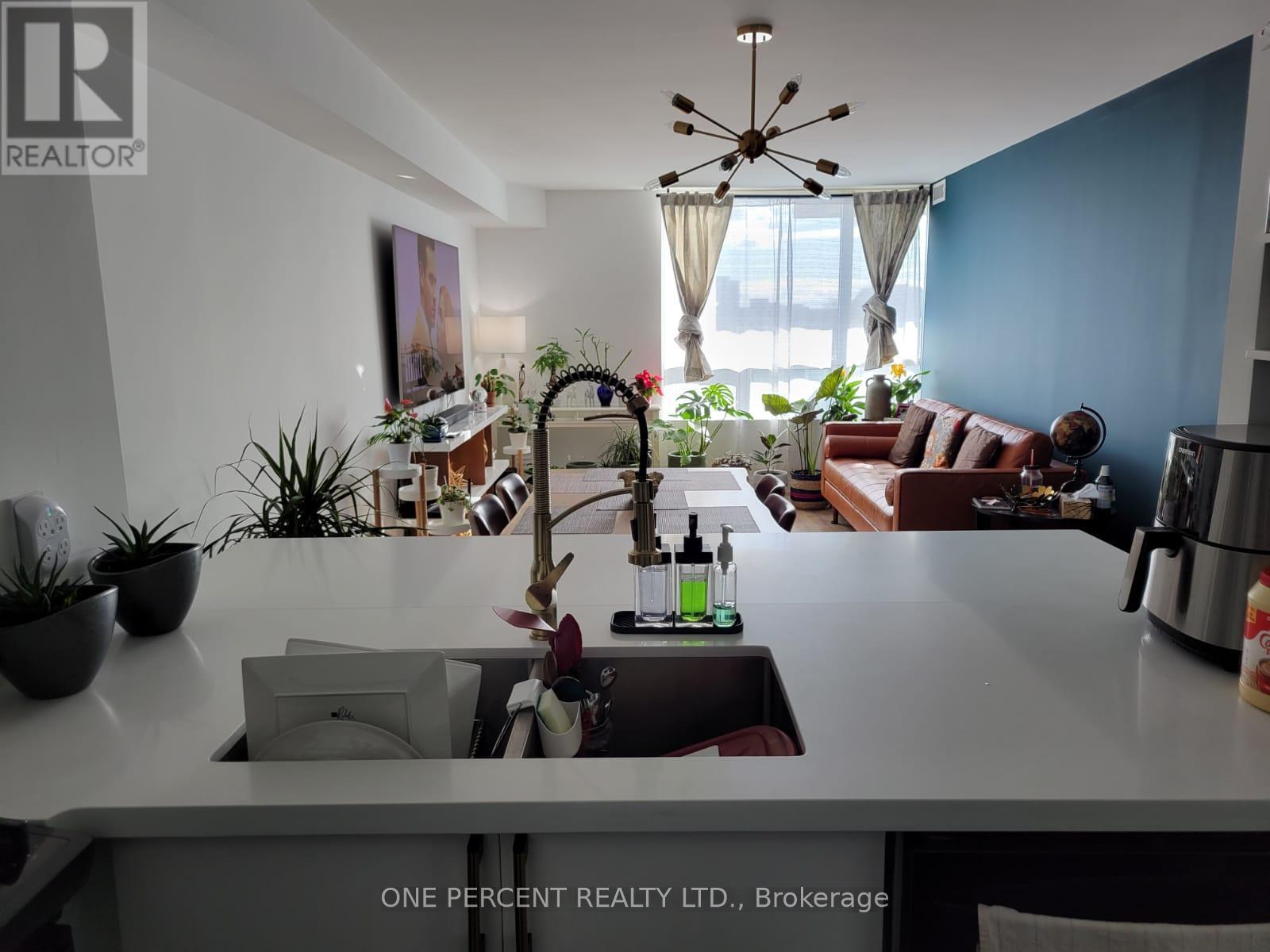 <div class="slider-price">$755,000</div><p>803 - 8 Covington Road, Toronto, Ontario</p>