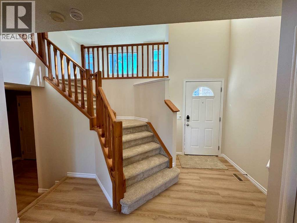 70 Glensummit Close, Cochrane, Alberta  T4C 2K1 - Photo 3 - A2264005