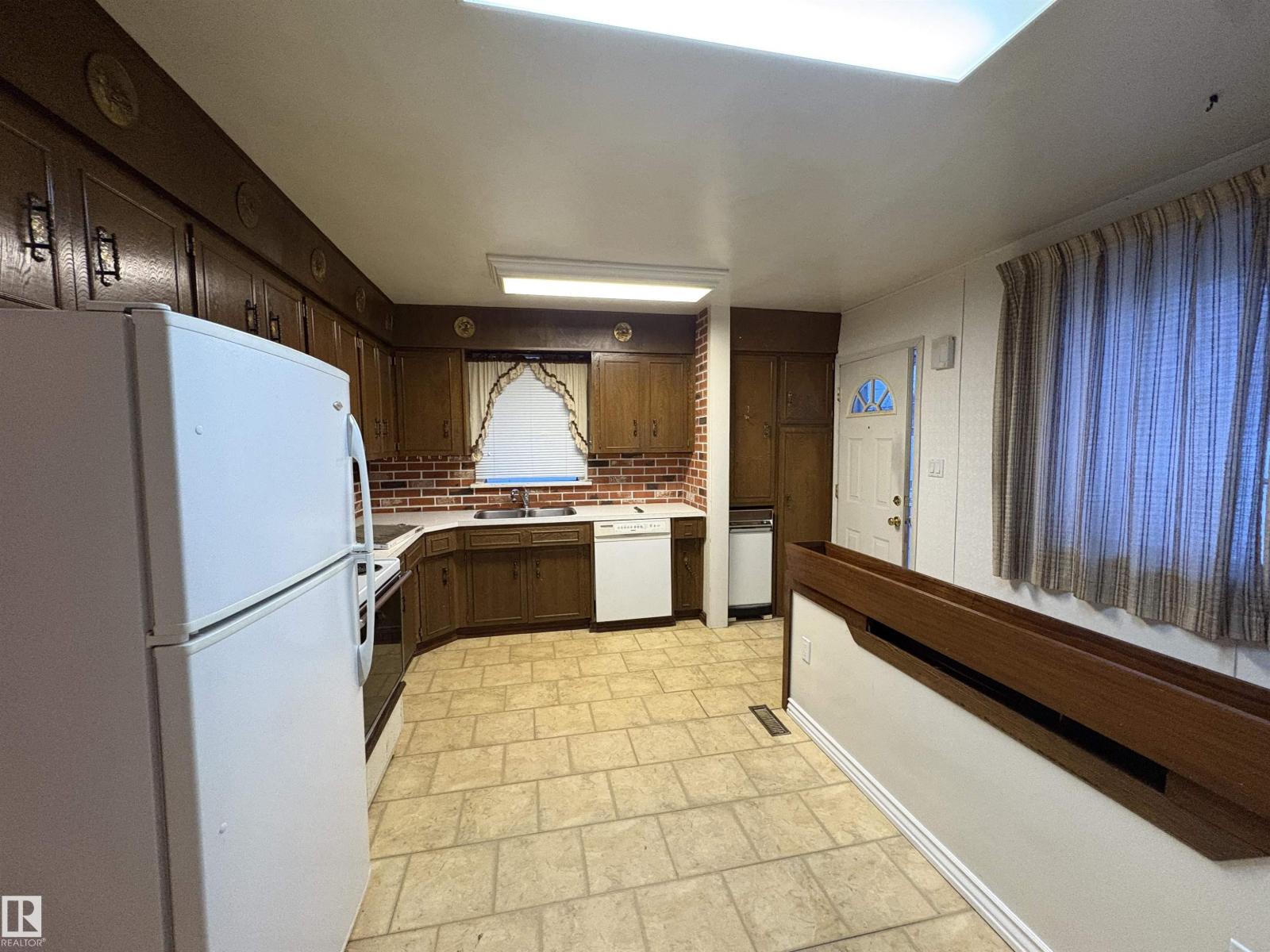 12245 77 St Nw, Edmonton, Alberta  T5B 2G9 - Photo 6 - E4469222