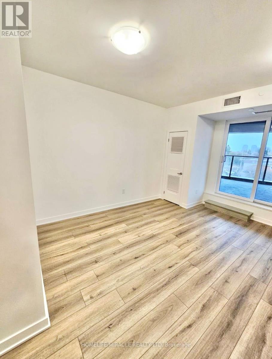 202 - 312 Erb Street W, Waterloo, Ontario  N2L 0K9 - Photo 3 - X12670346