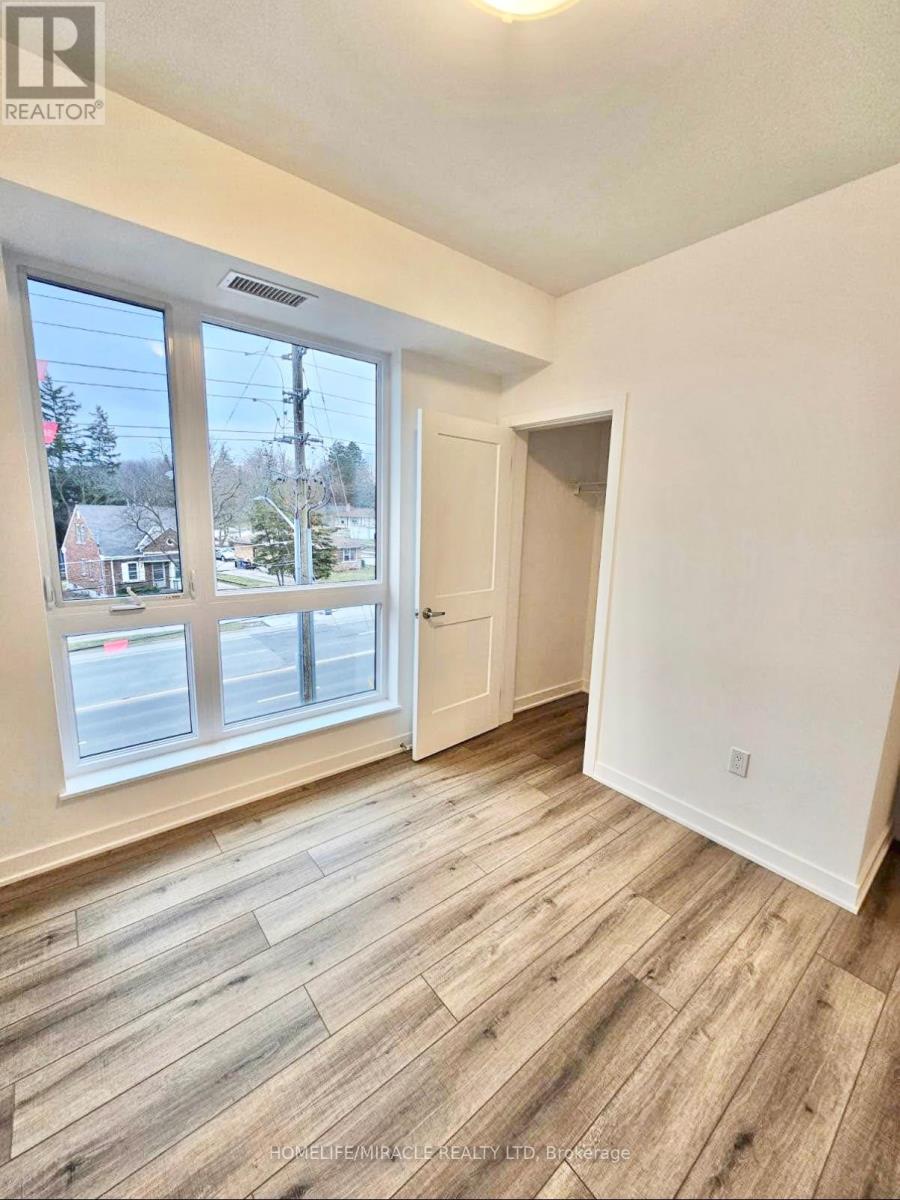 202 - 312 Erb Street W, Waterloo, Ontario  N2L 0K9 - Photo 5 - X12670346