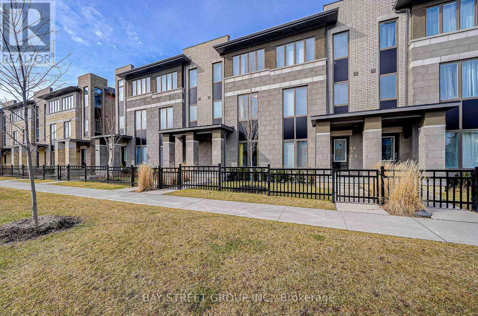 11 Donald Fleming Way, Whitby, Ontario  L1R 0N8 - Photo 35 - E12670370