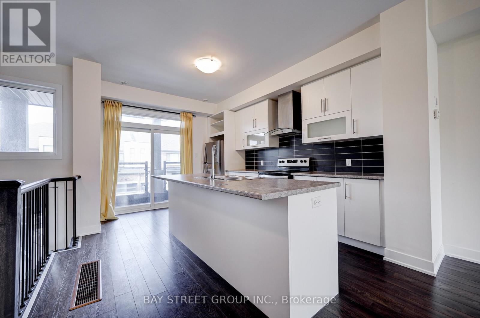 11 Donald Fleming Way, Whitby, Ontario  L1R 0N8 - Photo 4 - E12670370