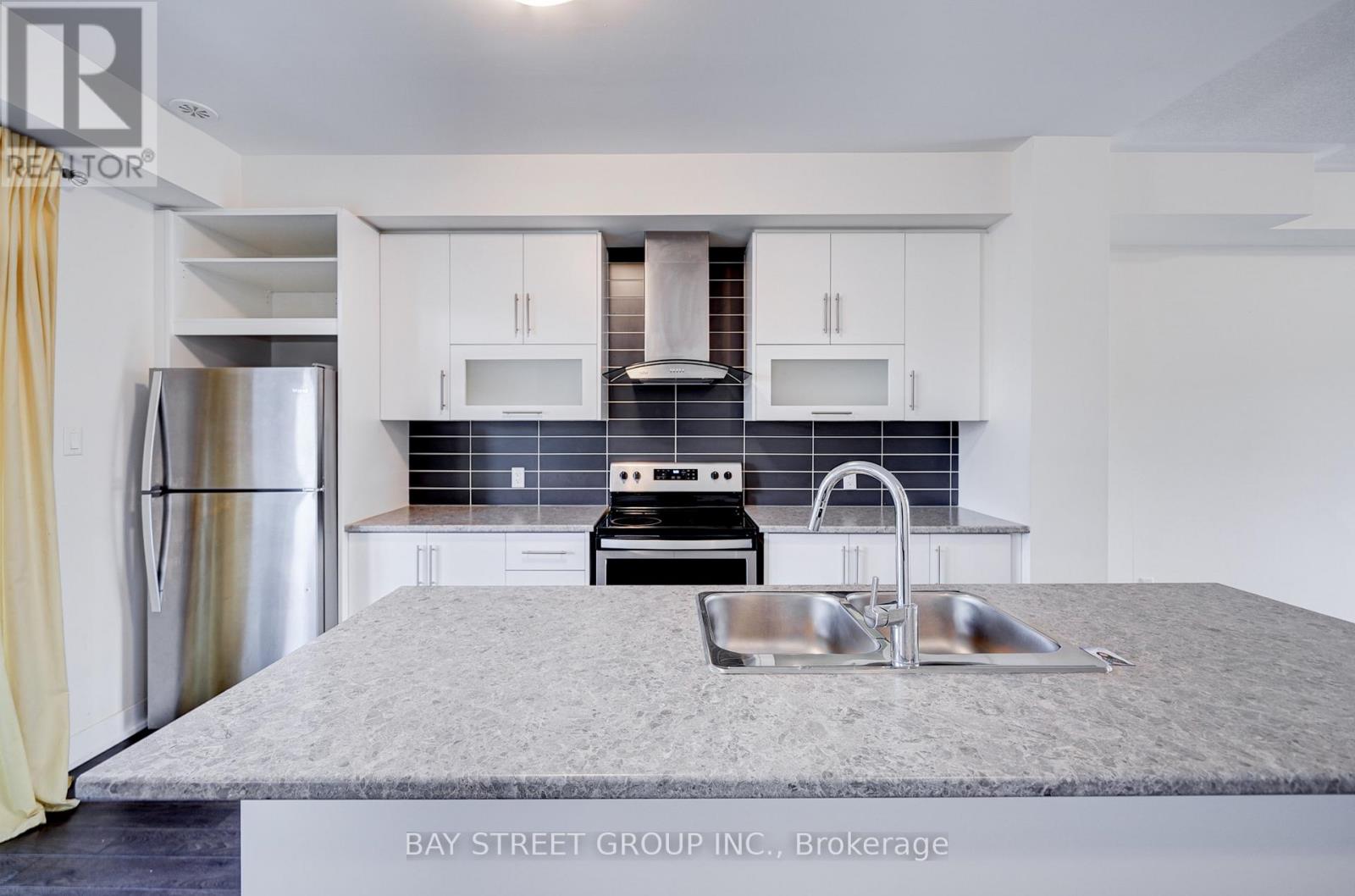 11 Donald Fleming Way, Whitby, Ontario  L1R 0N8 - Photo 7 - E12670370