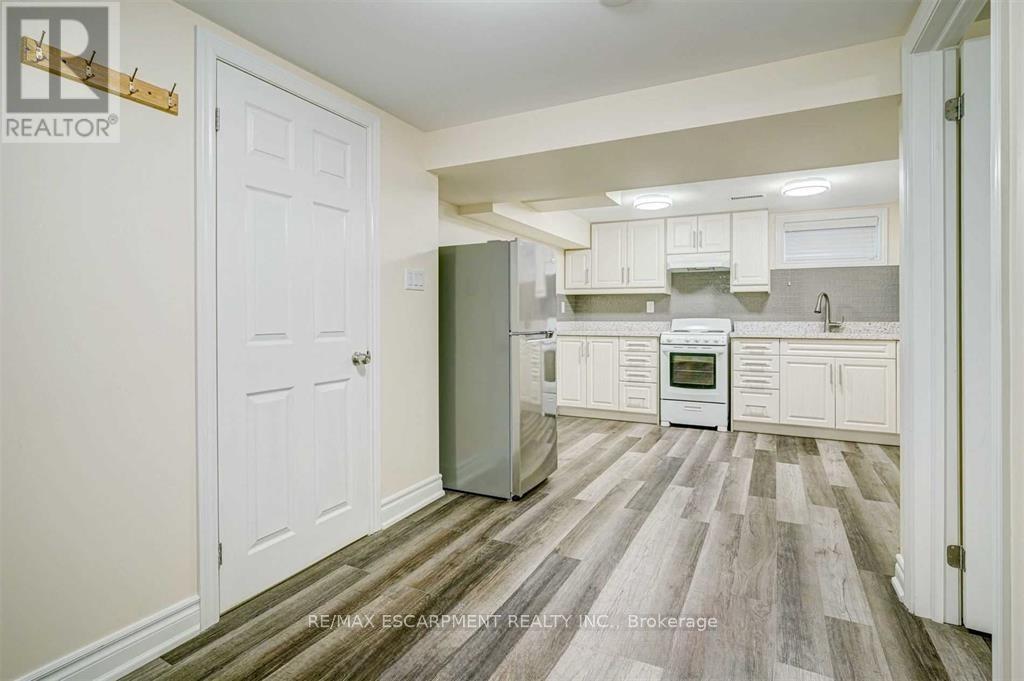 42 Madron Crescent, Toronto, Ontario  M3J 1J1 - Photo 2 - W12670372