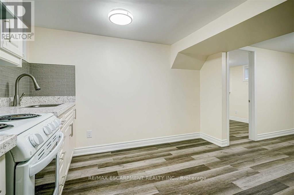 42 Madron Crescent, Toronto, Ontario  M3J 1J1 - Photo 3 - W12670372