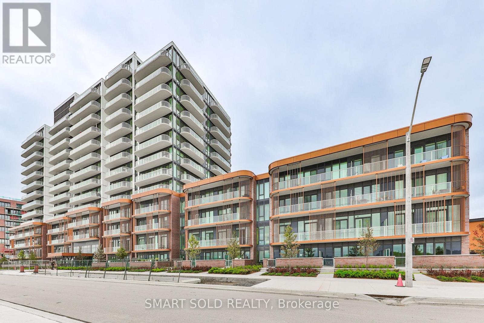 114 - 220 MISSINNIHE WAY S, Mississauga, Ontario