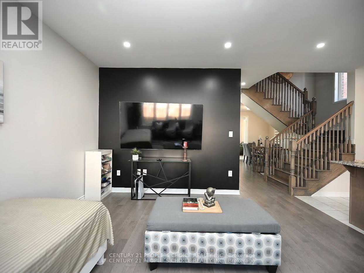 34 Cyclone Trail, Brampton, Ontario  L7A 5E7 - Photo 10 - W12670394