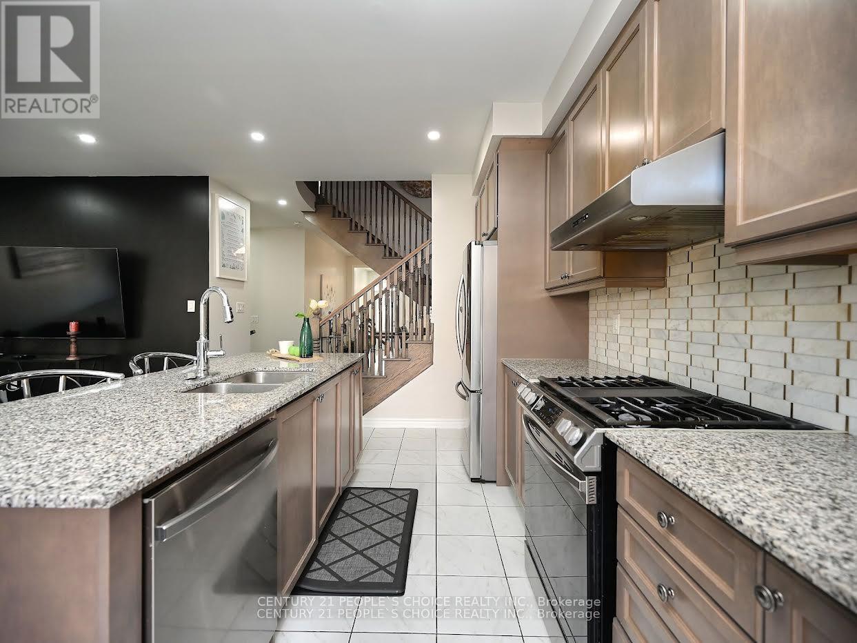 34 Cyclone Trail, Brampton, Ontario  L7A 5E7 - Photo 12 - W12670394