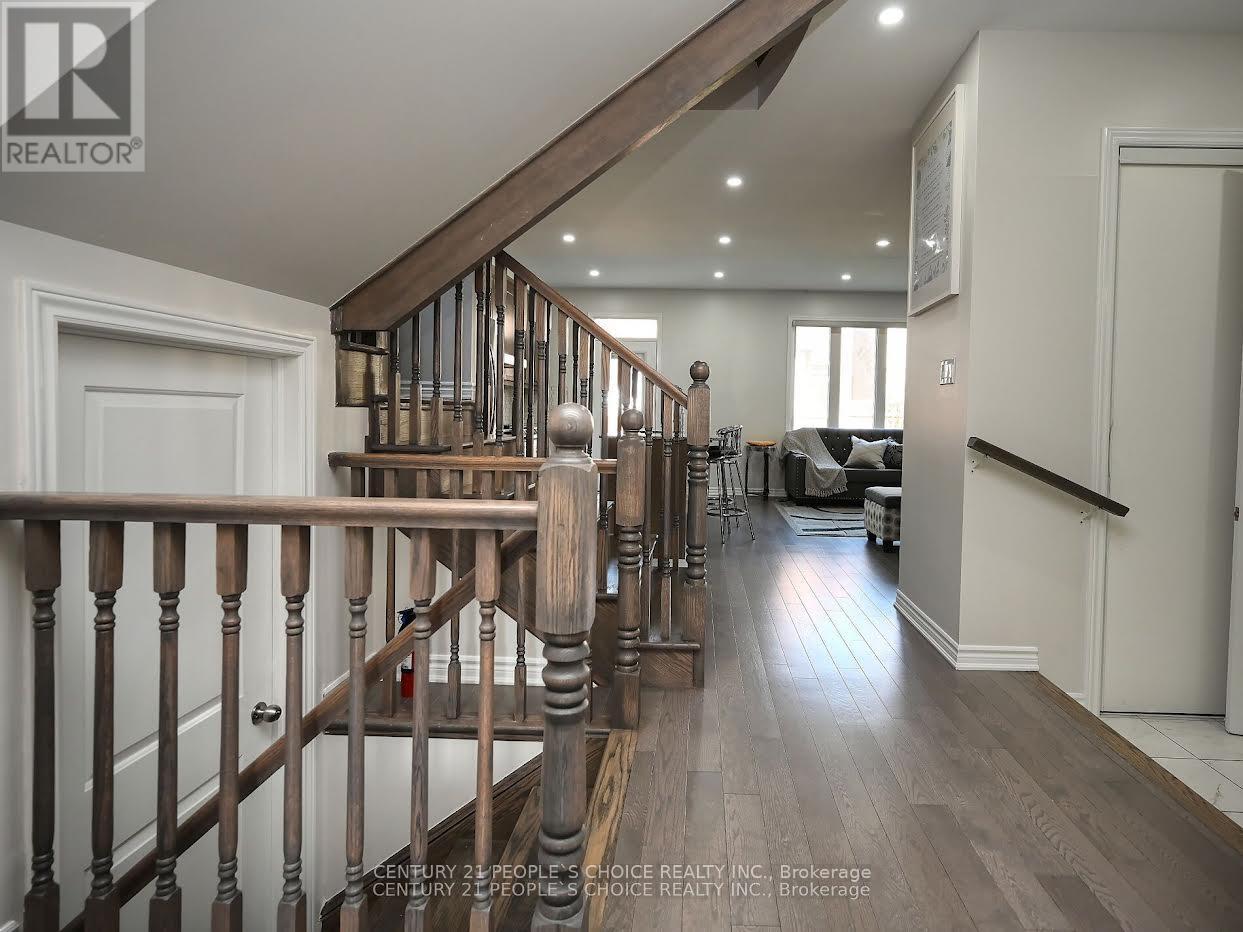 34 Cyclone Trail, Brampton, Ontario  L7A 5E7 - Photo 7 - W12670394