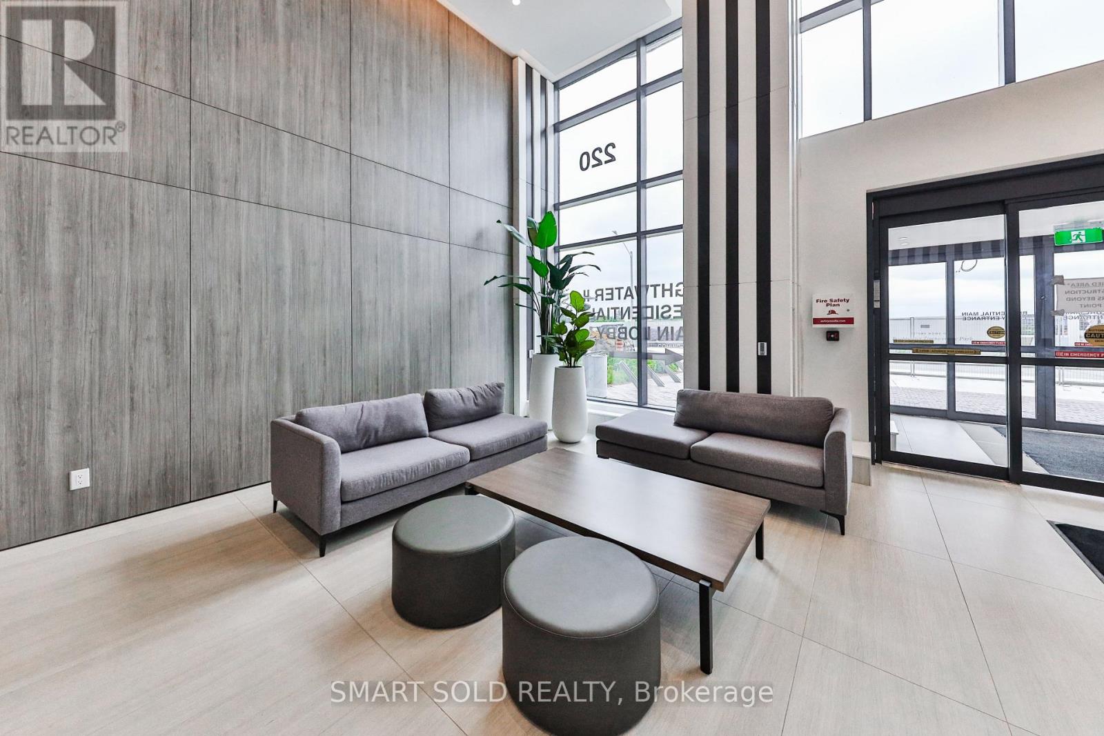 114 - 220 Missinnihe Way S, Mississauga, Ontario  L5H 0A9 - Photo 4 - W12670402