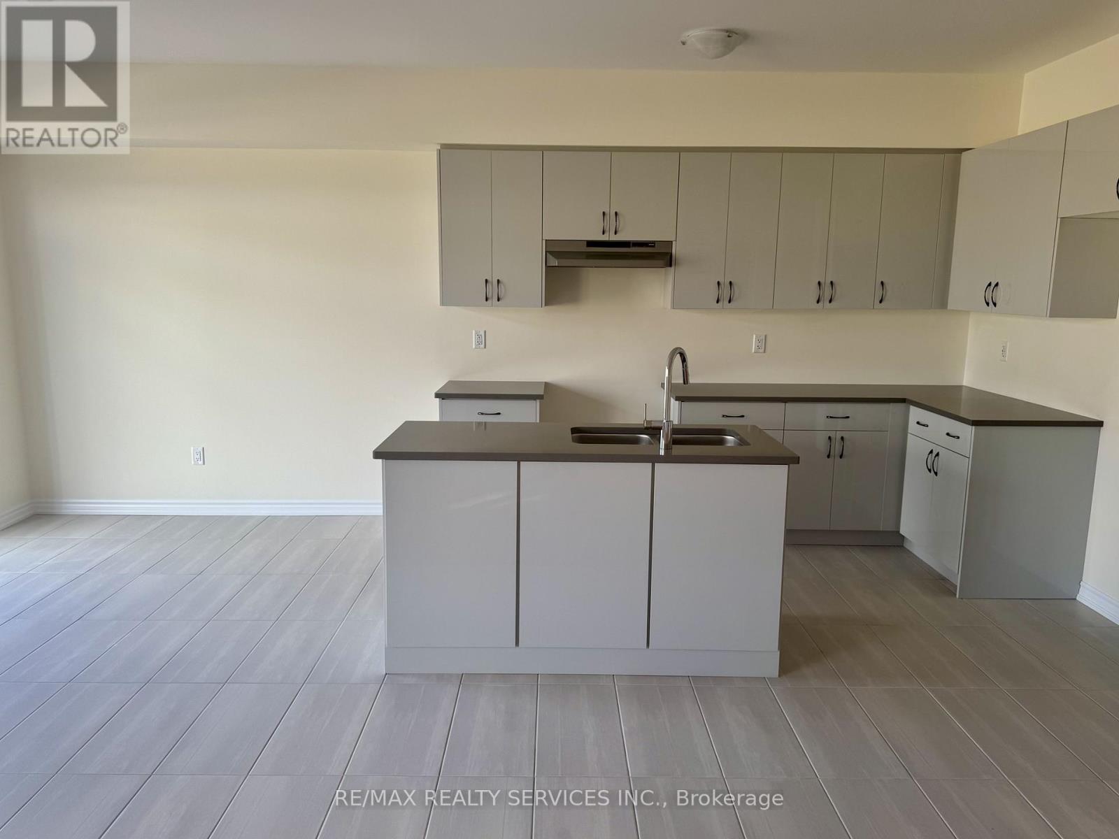 4 Gilham Way, Brant, Ontario  N3L 0M8 - Photo 3 - X12670376