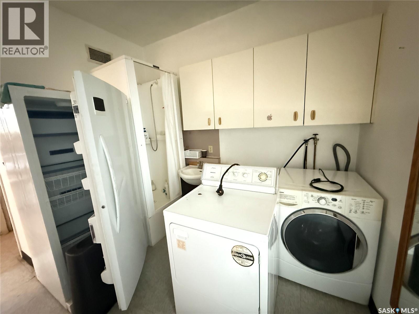 303 1st Avenue E, Gravelbourg, Saskatchewan  S0H 1X0 - Photo 11 - SK026334