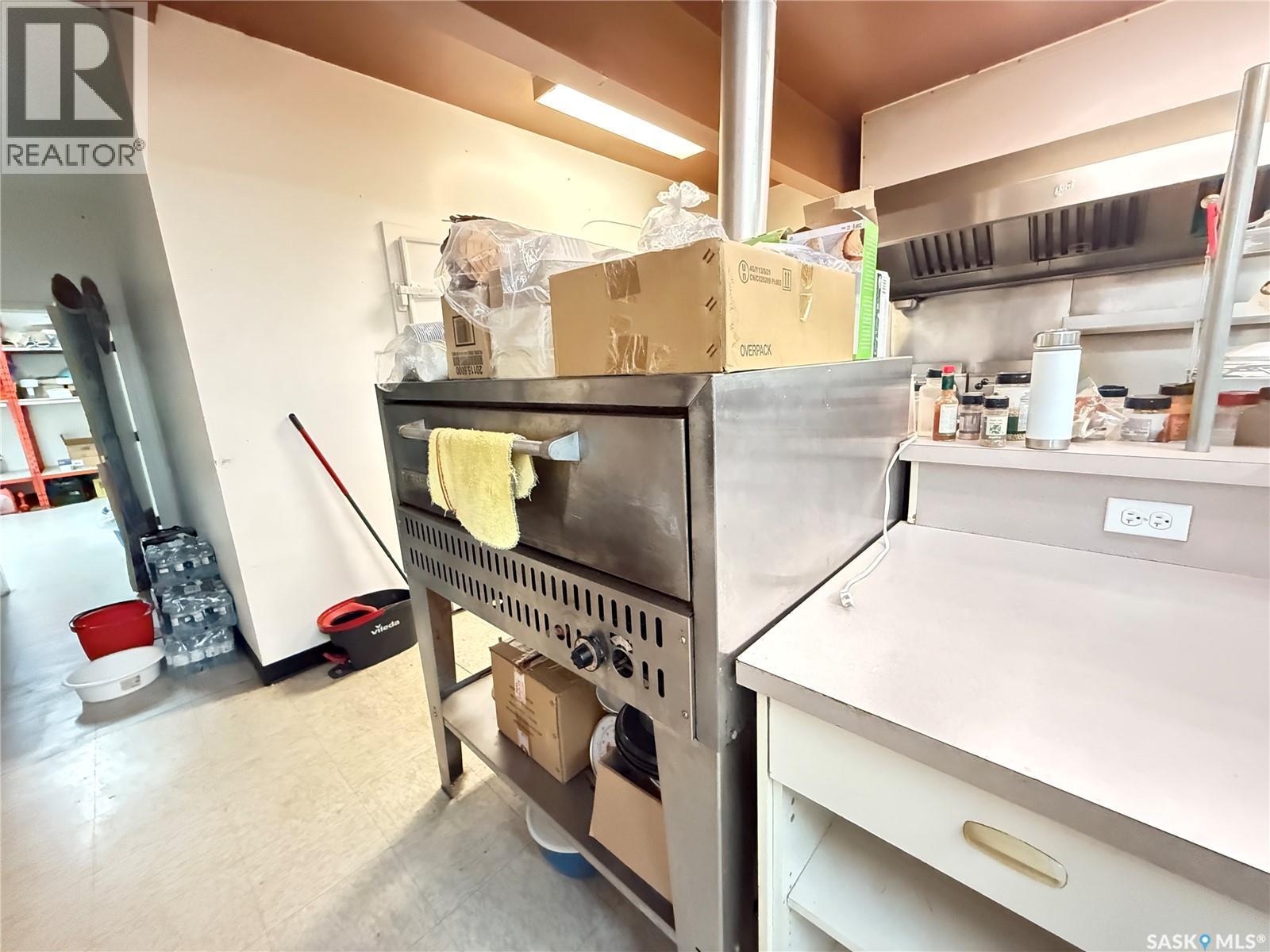 303 1st Avenue E, Gravelbourg, Saskatchewan  S0H 1X0 - Photo 14 - SK026334