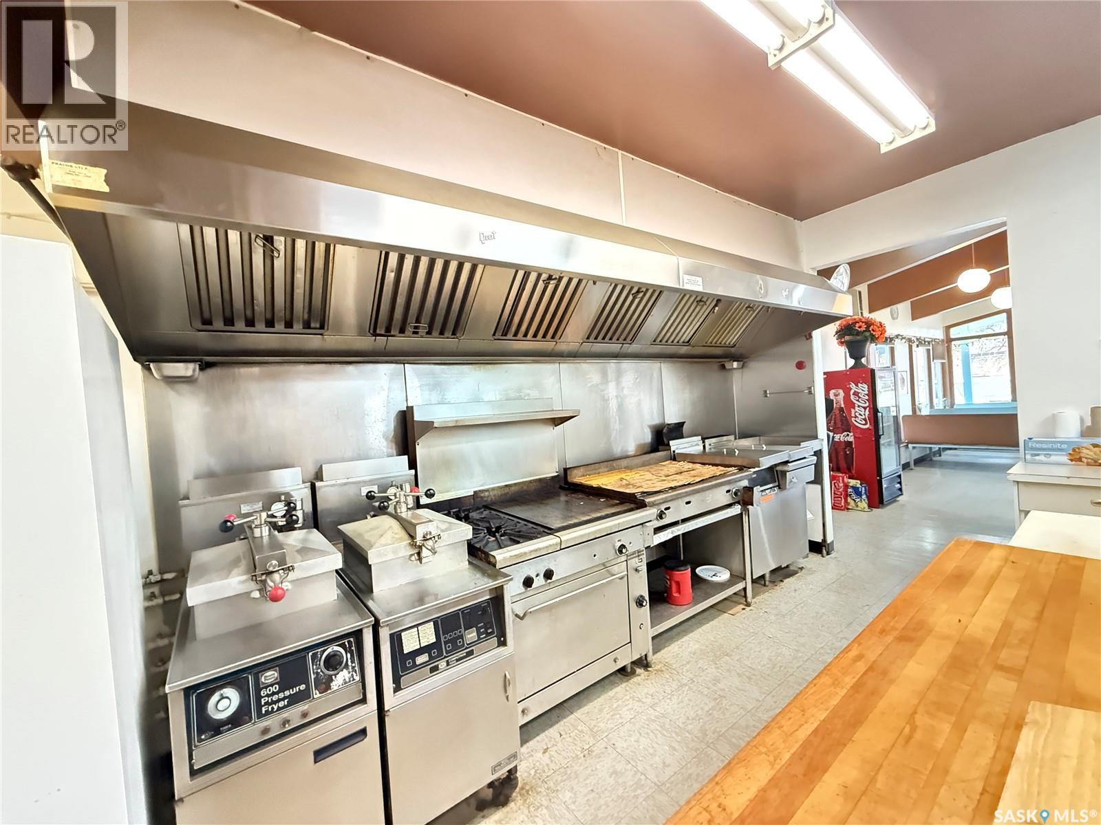 303 1st Avenue E, Gravelbourg, Saskatchewan  S0H 1X0 - Photo 15 - SK026334