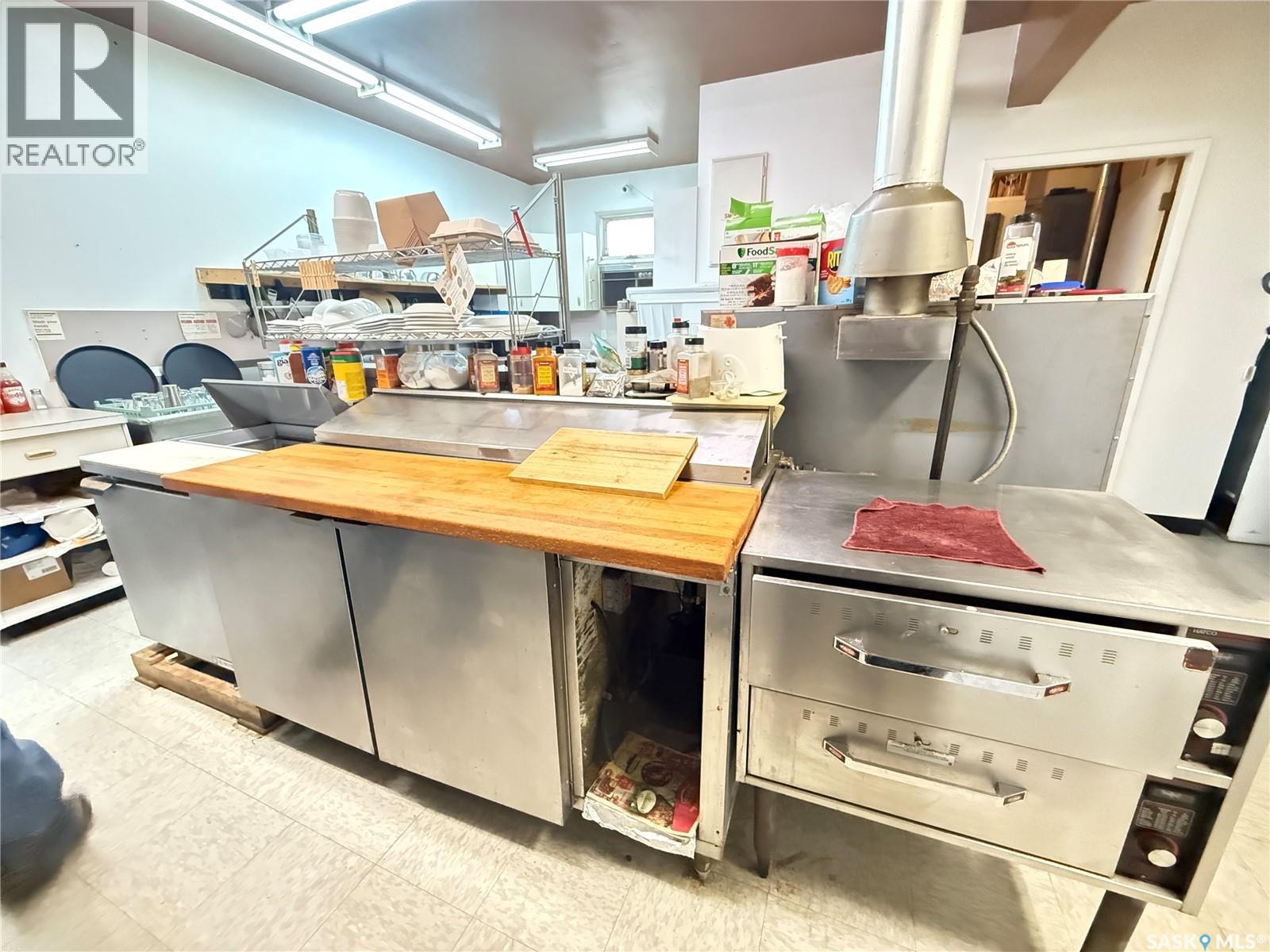 303 1st Avenue E, Gravelbourg, Saskatchewan  S0H 1X0 - Photo 17 - SK026334