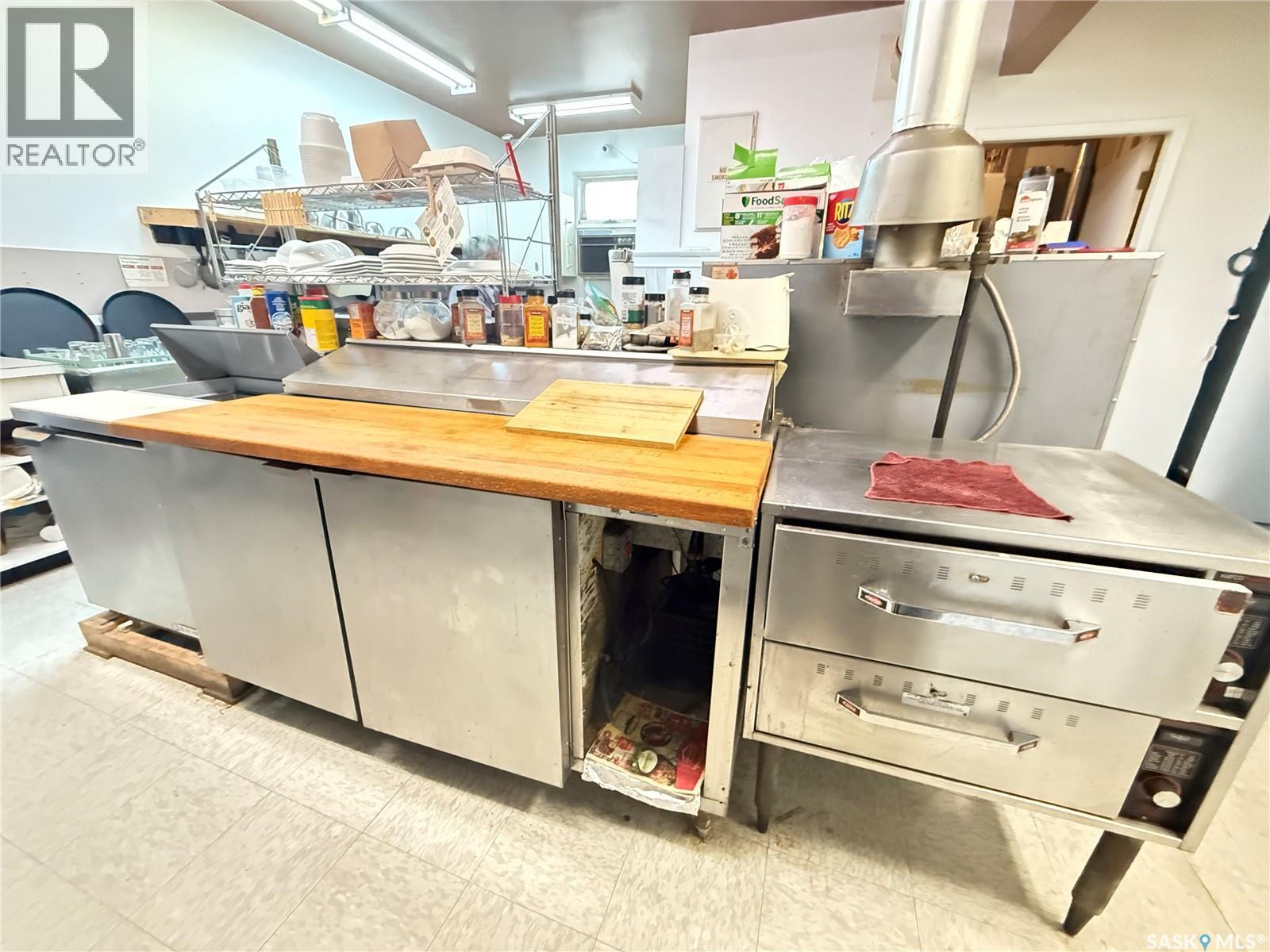 303 1st Avenue E, Gravelbourg, Saskatchewan  S0H 1X0 - Photo 18 - SK026334