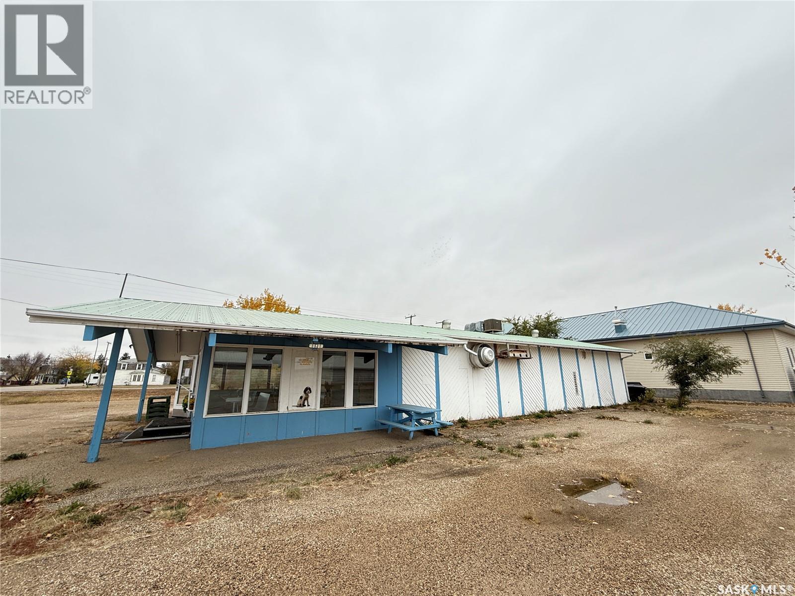 303 1st Avenue E, Gravelbourg, Saskatchewan  S0H 1X0 - Photo 2 - SK026334