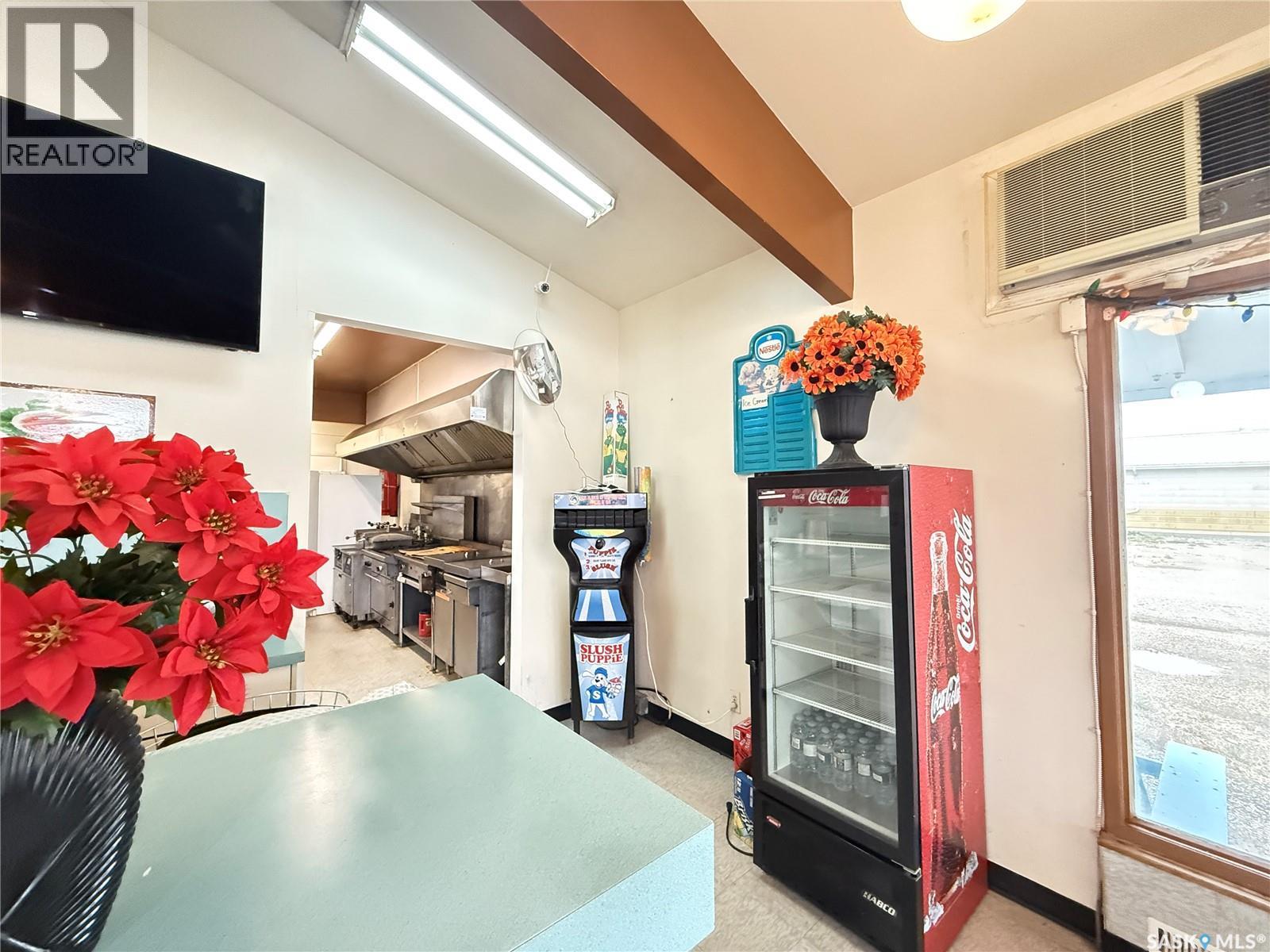 303 1st Avenue E, Gravelbourg, Saskatchewan  S0H 1X0 - Photo 7 - SK026334