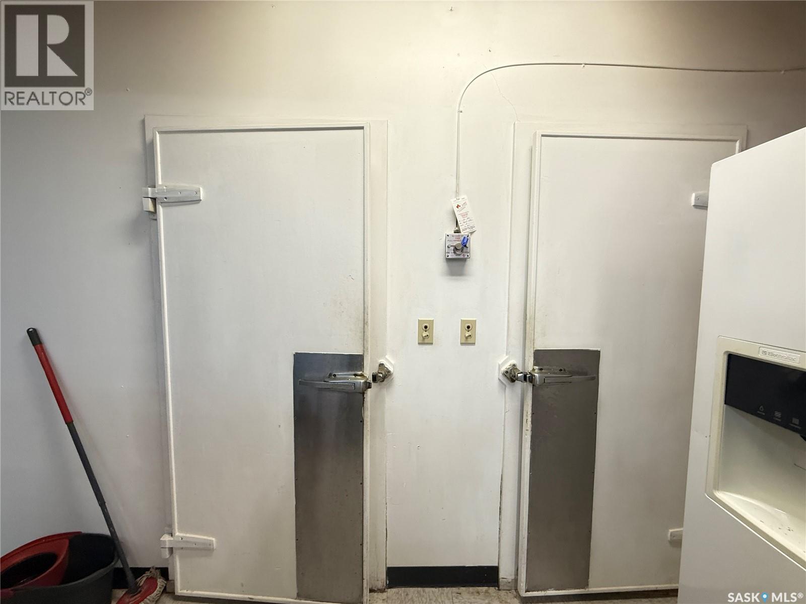 303 1st Avenue E, Gravelbourg, Saskatchewan  S0H 1X0 - Photo 9 - SK026334