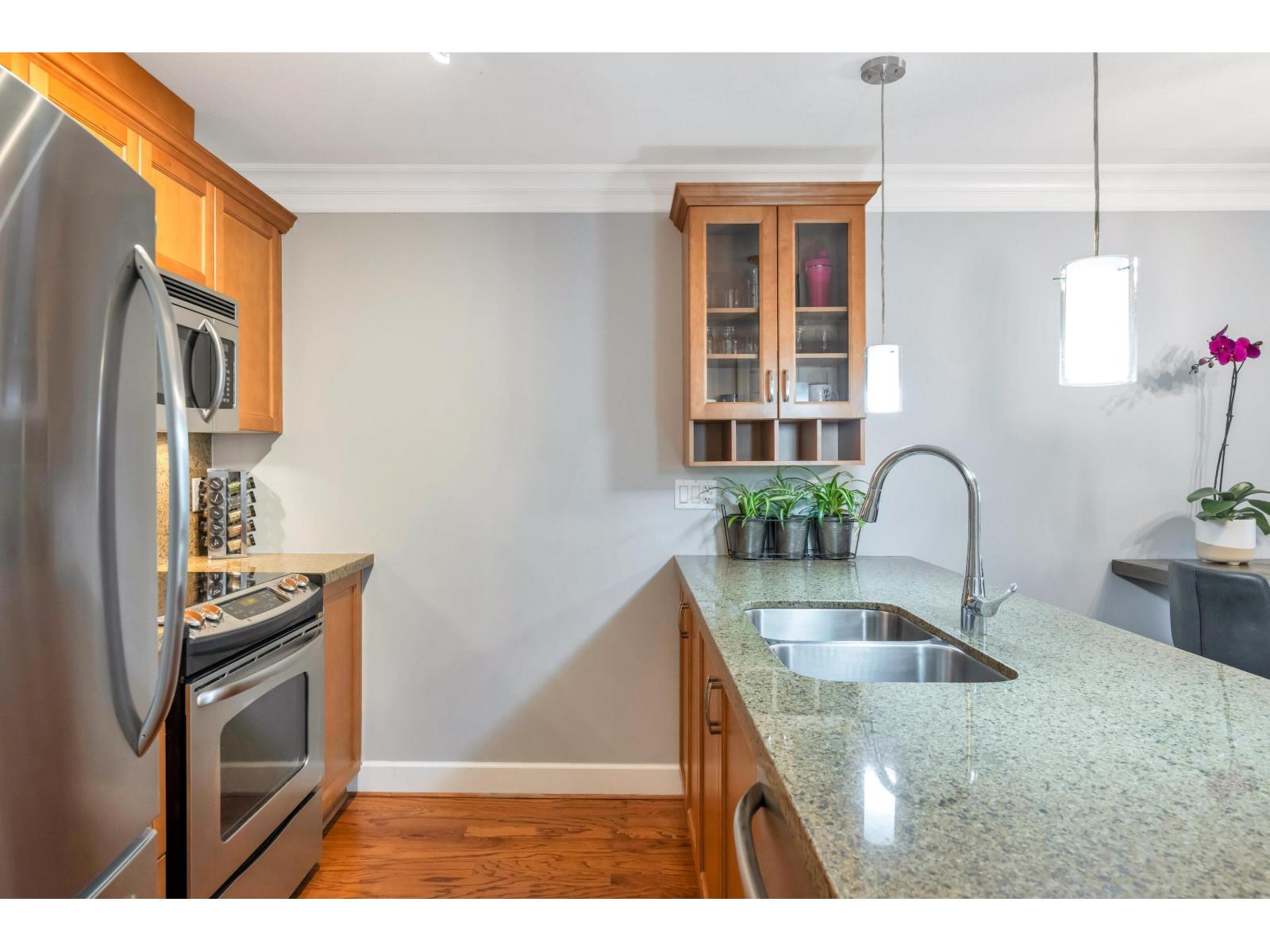 206 15357 Roper Avenue, White Rock, British Columbia V4B 2G2 - Photo 14 - R3075755