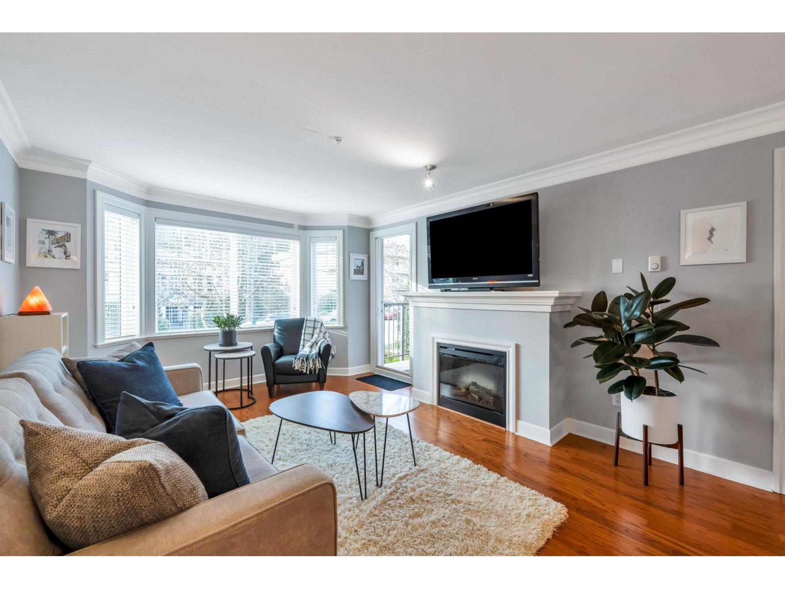 206 15357 Roper Avenue, White Rock, British Columbia V4B 2G2 - Photo 5 - R3075755