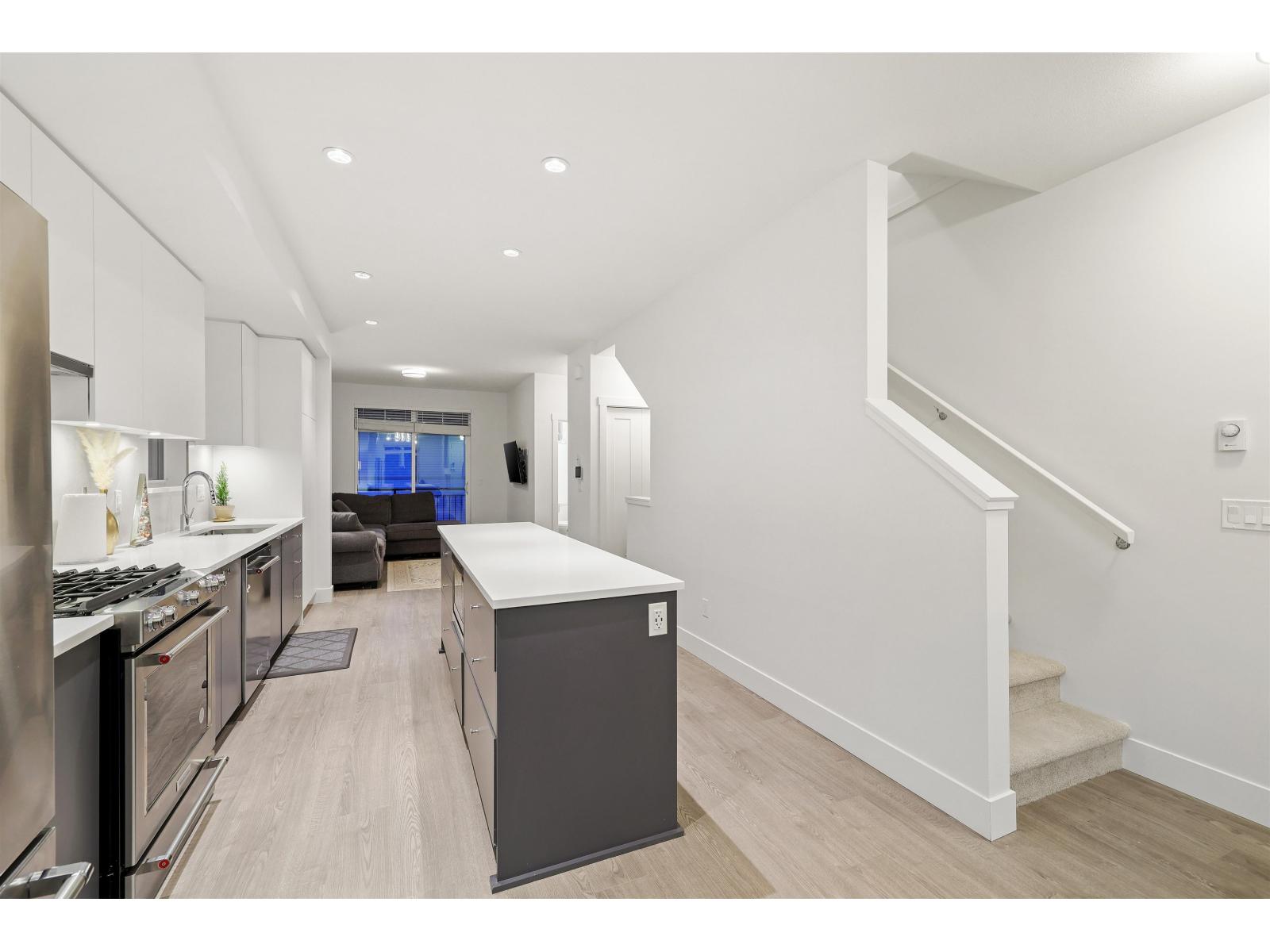 51 2070 Oak Meadows Drive, Surrey, British Columbia  V3Z 1J1 - Photo 8 - R3076567