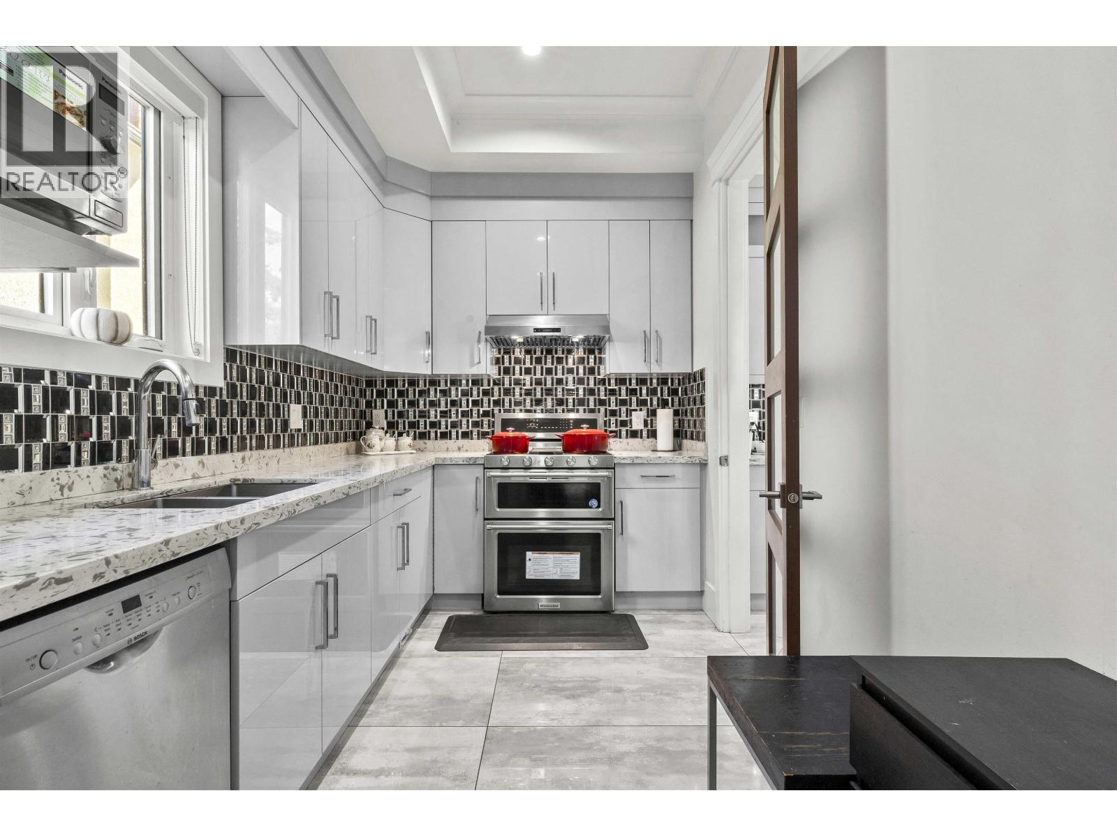 5111 Clinton Street, Burnaby, British Columbia  V5J 2L5 - Photo 9 - R3076752