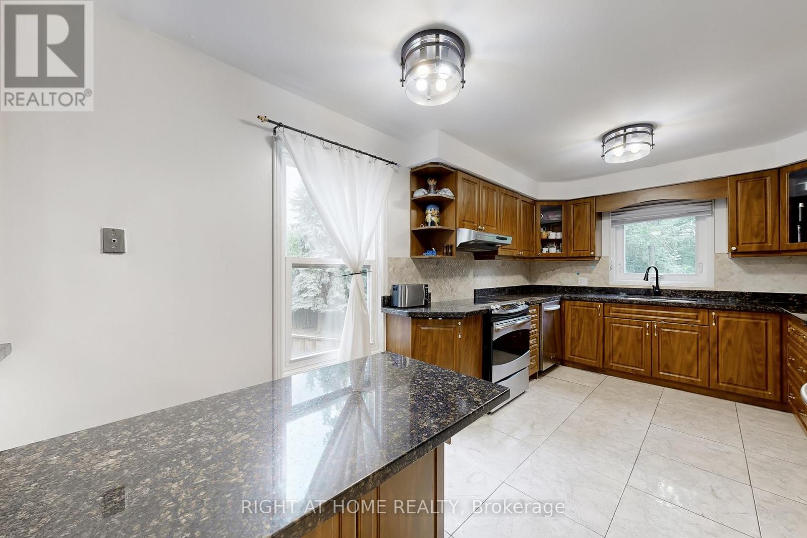 52 Breckonwood Crescent, Markham, Ontario  L3T 5E8 - Photo 16 - N12670416