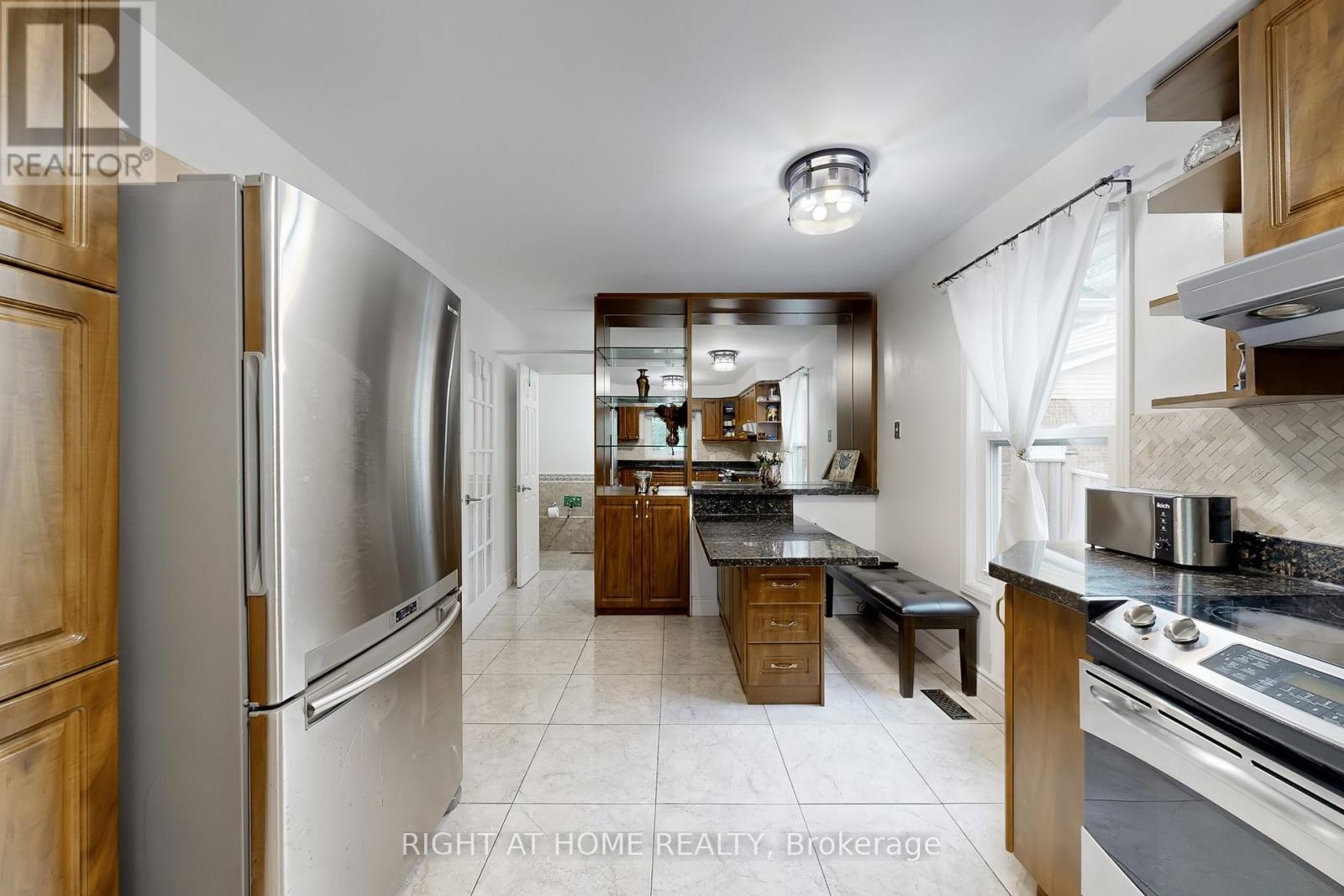 52 Breckonwood Crescent, Markham, Ontario  L3T 5E8 - Photo 17 - N12670416