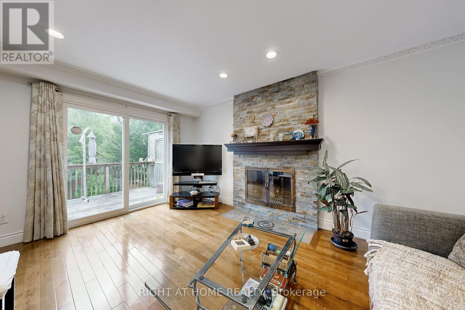 52 Breckonwood Crescent, Markham, Ontario  L3T 5E8 - Photo 3 - N12670416