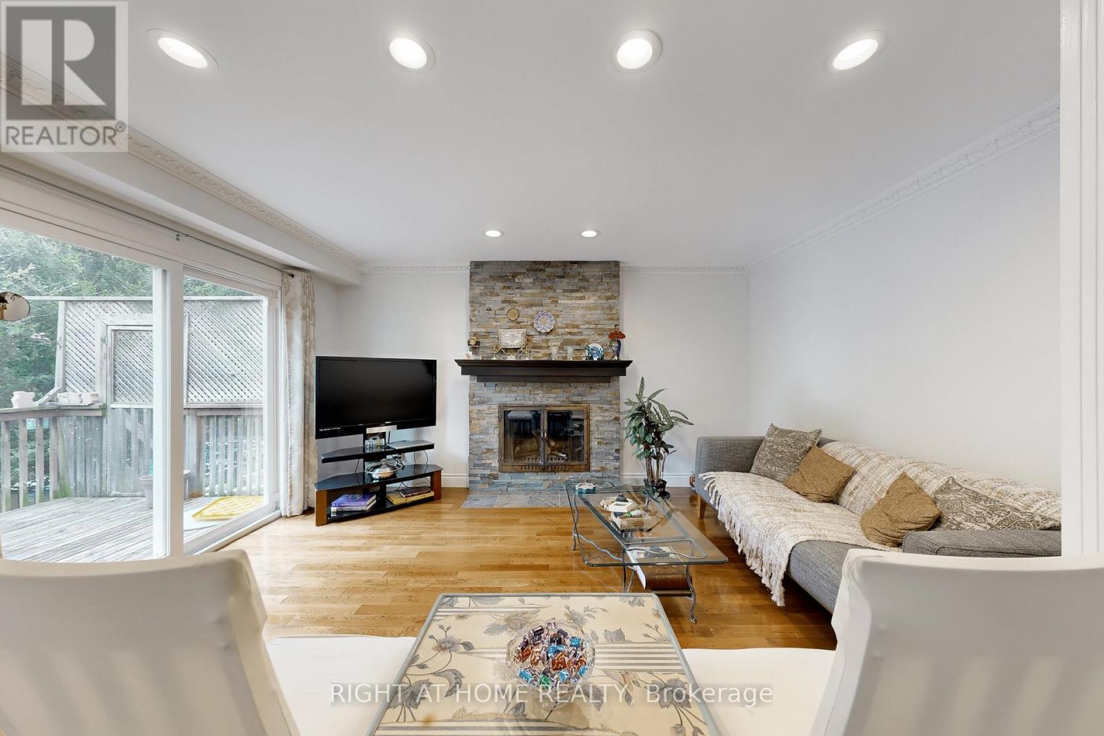 52 Breckonwood Crescent, Markham, Ontario  L3T 5E8 - Photo 6 - N12670416