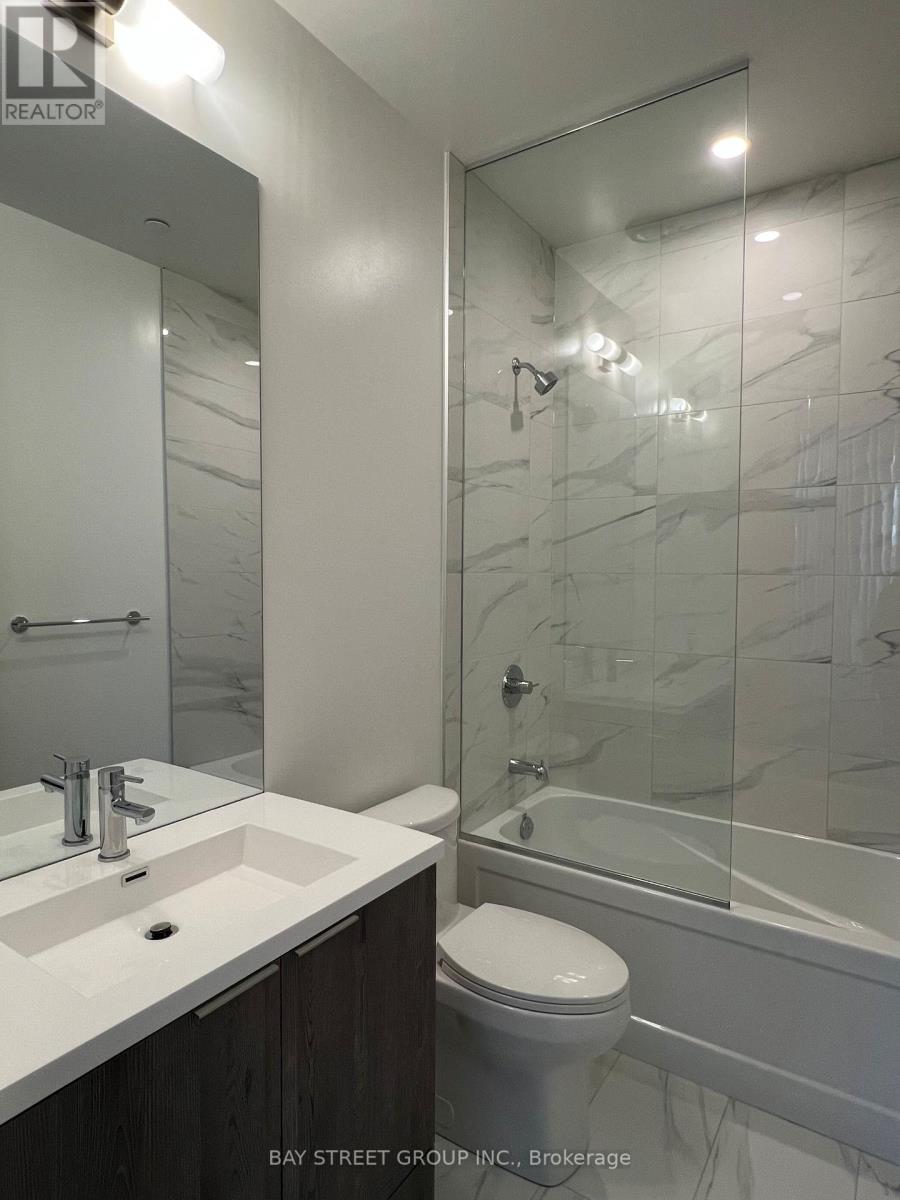 601 - 8 Interchang Way, Vaughan, Ontario  L4K 0R2 - Photo 3 - N12670430