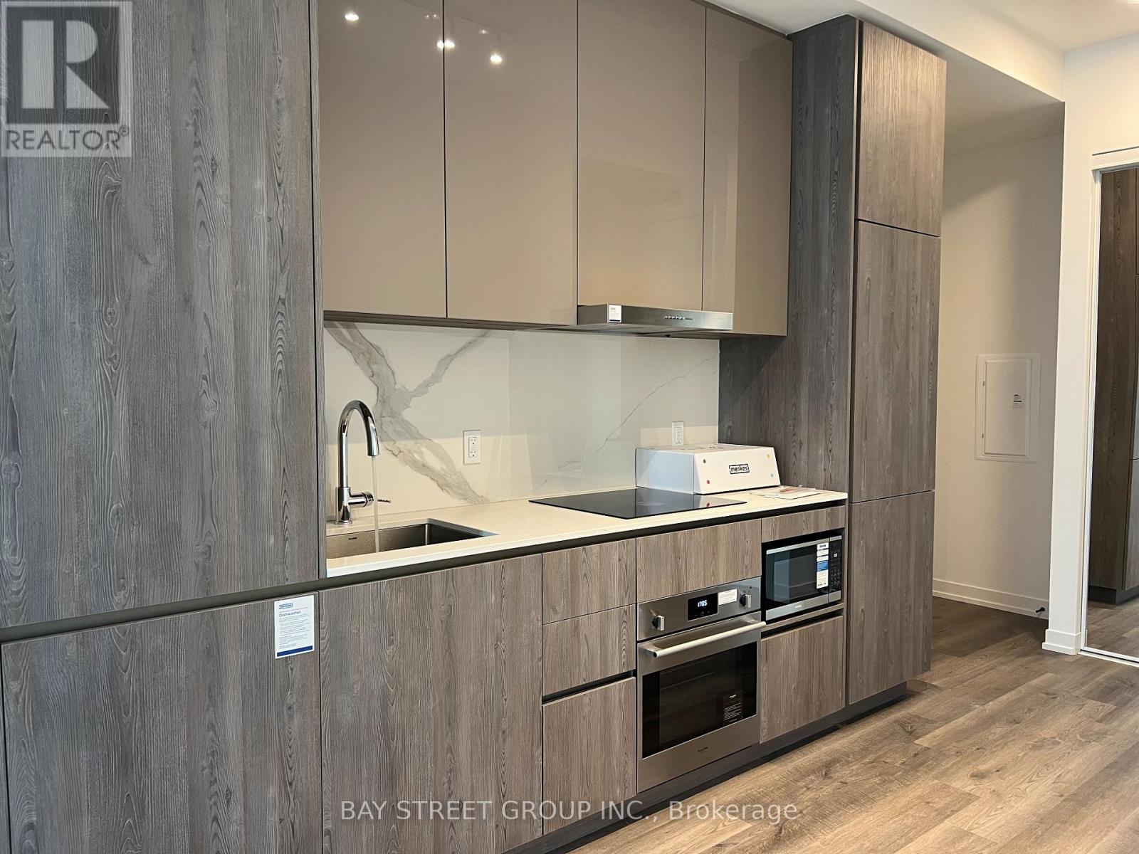 601 - 8 Interchang Way, Vaughan, Ontario  L4K 0R2 - Photo 4 - N12670430