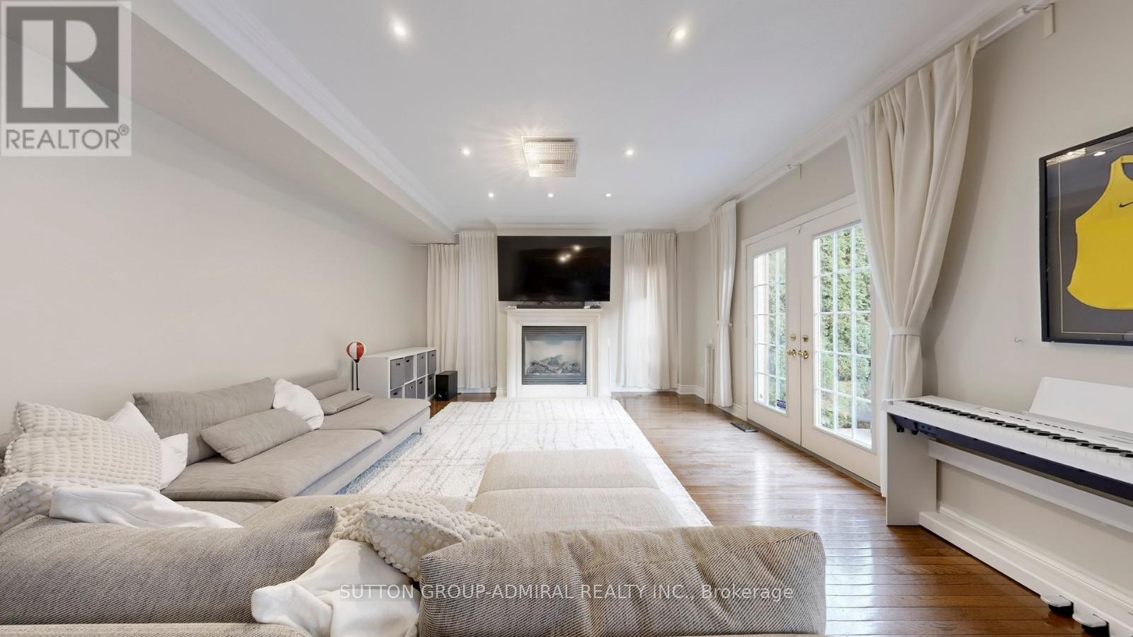 63 Seabreeze Avenue, Vaughan, Ontario  L4J 8T5 - Photo 4 - N12670450