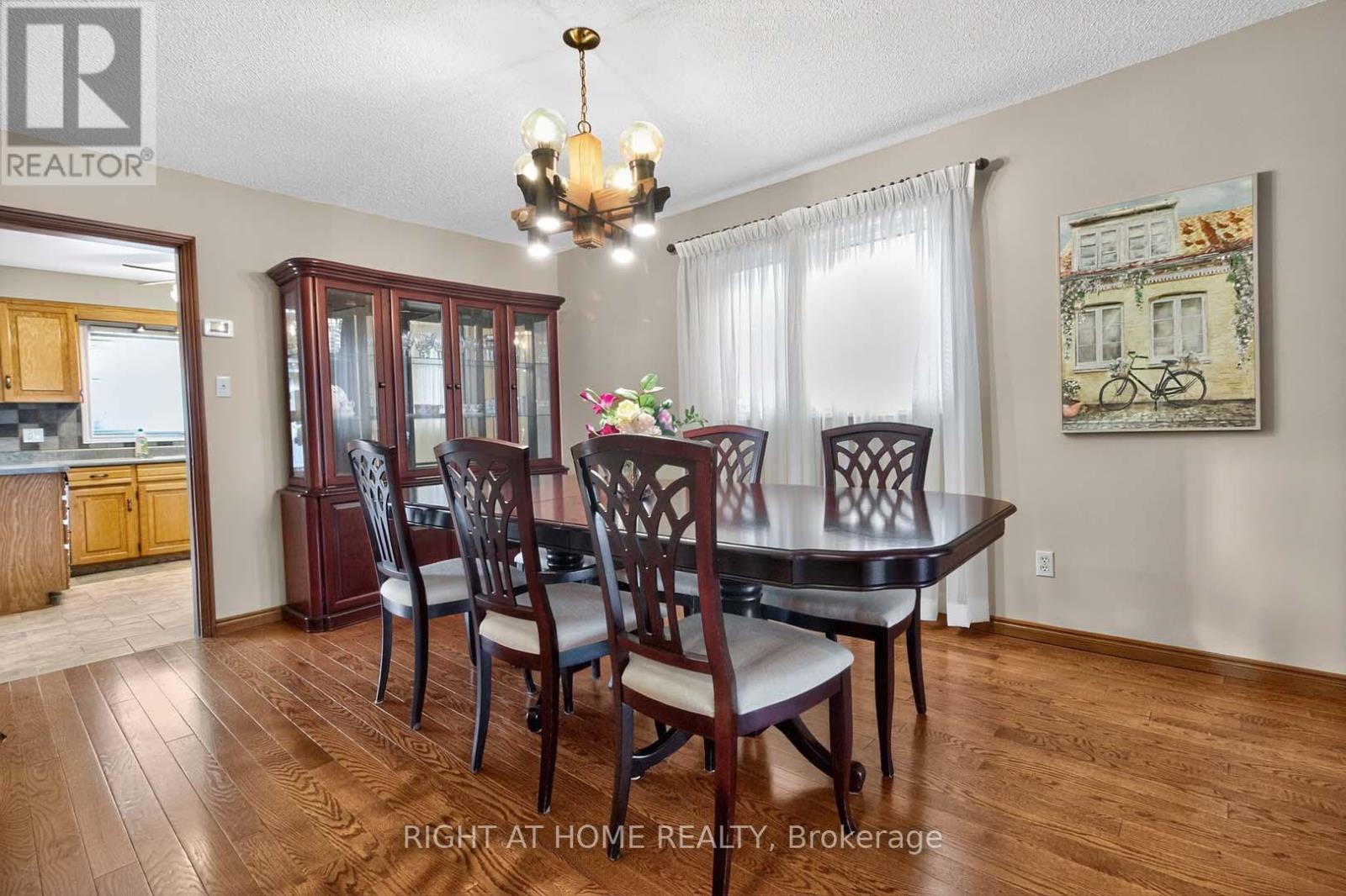 4433 Sedgefield Road, Mississauga, Ontario  L5M 3B6 - Photo 3 - W12468873
