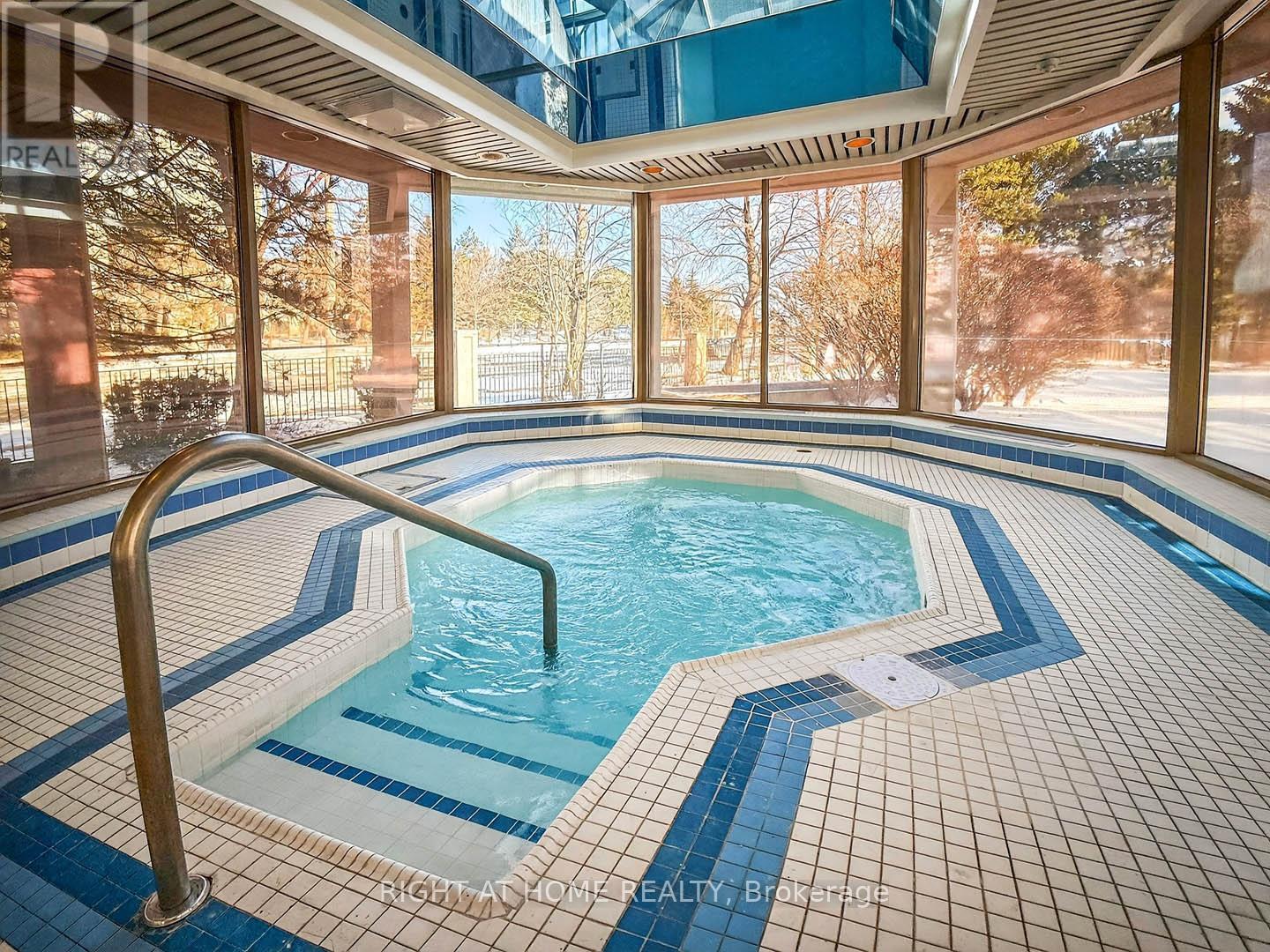 2204 - 400 Webb Drive, Mississauga, Ontario  L5B 3Z7 - Photo 31 - W12608322