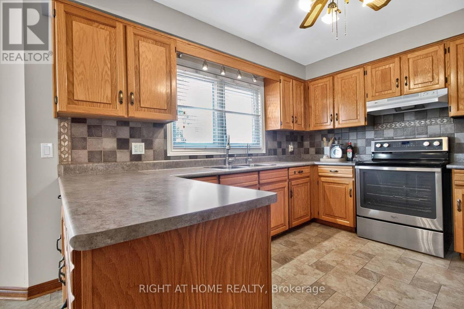 4433 Sedgefield Road, Mississauga, Ontario  L5M 3B6 - Photo 6 - W12468873