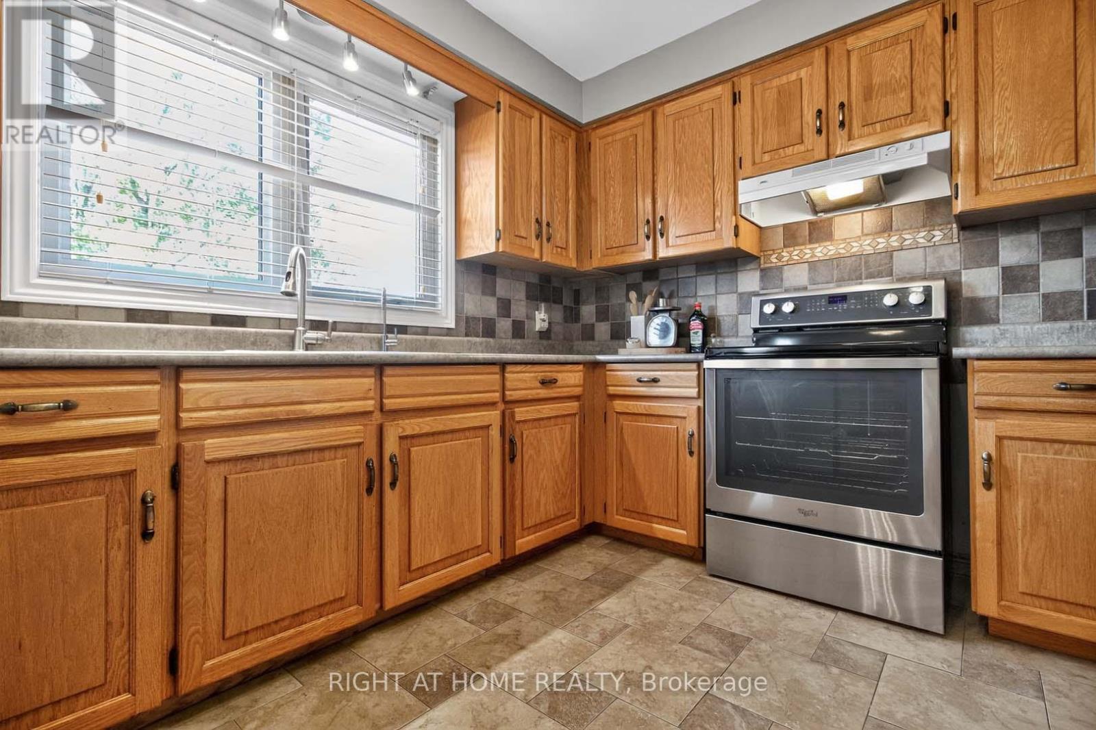 4433 Sedgefield Road, Mississauga, Ontario  L5M 3B6 - Photo 7 - W12468873