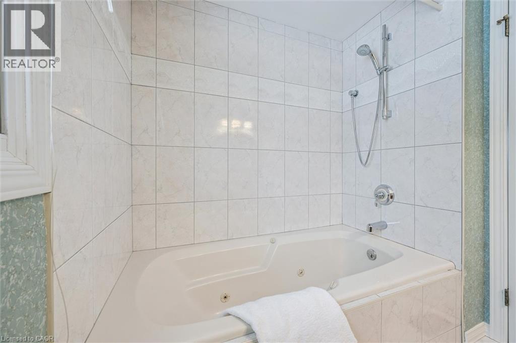 18 Woodview Court, Kitchener, Ontario  N2A 3E6 - Photo 19 - 40796298