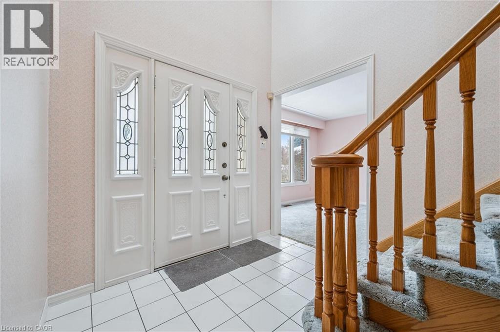 18 Woodview Court, Kitchener, Ontario  N2A 3E6 - Photo 2 - 40796298