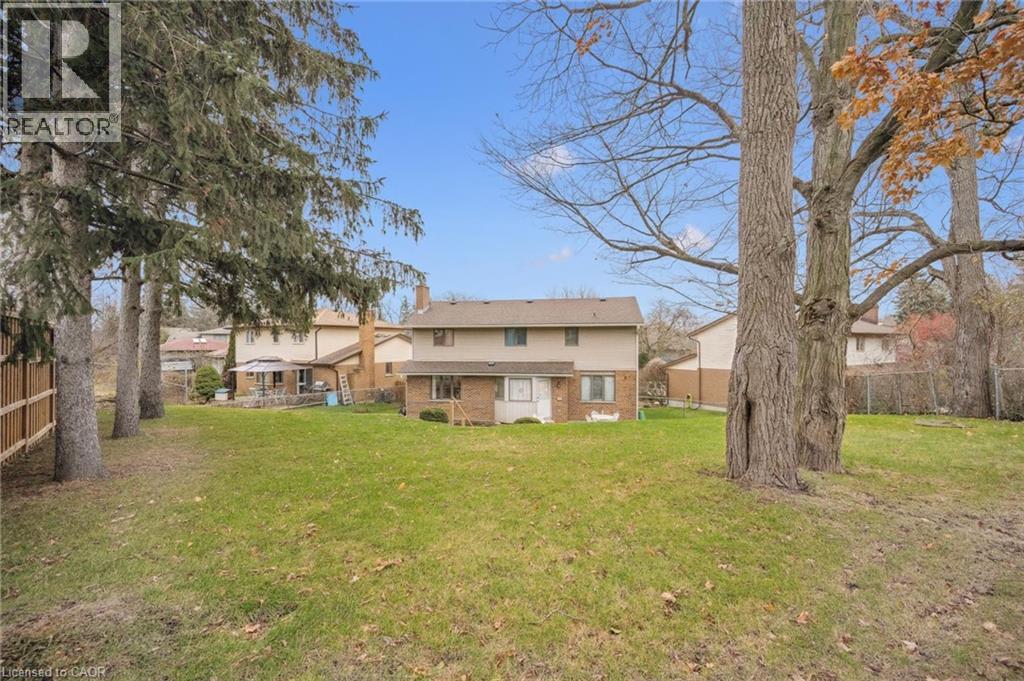 18 Woodview Court, Kitchener, Ontario  N2A 3E6 - Photo 34 - 40796298