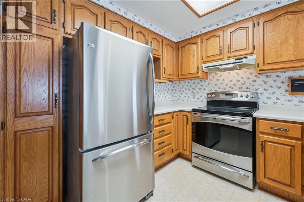 18 Woodview Court, Kitchener, Ontario  N2A 3E6 - Photo 4 - 40796298