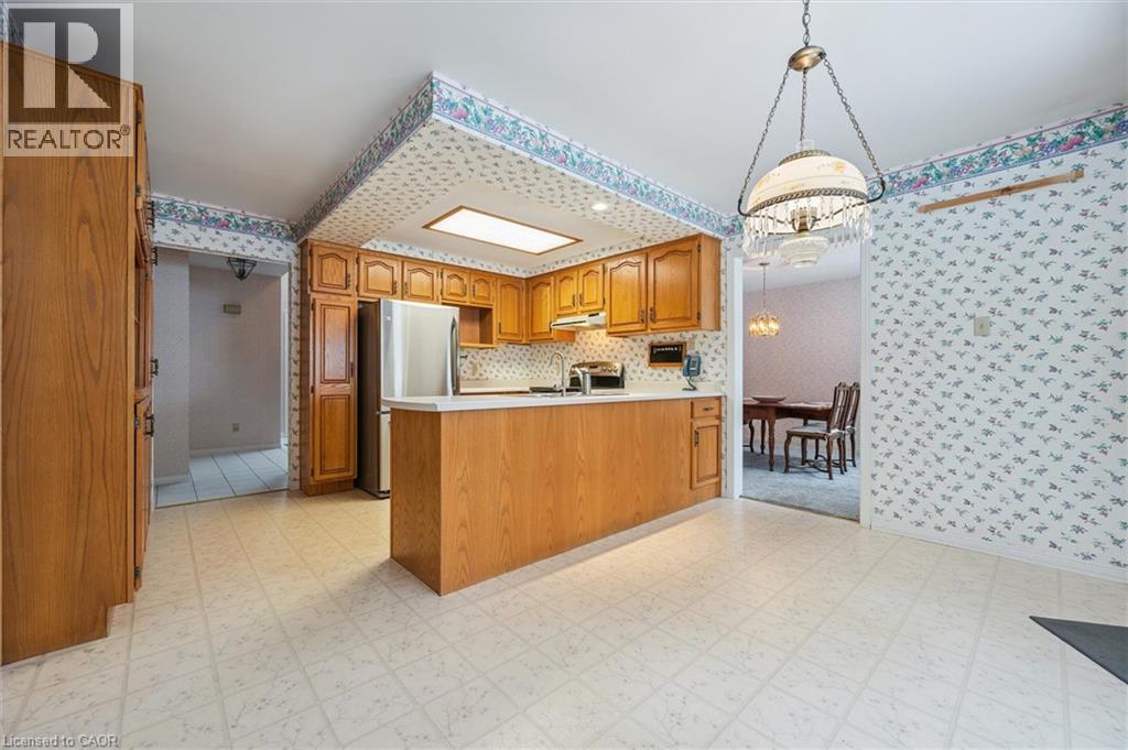 18 Woodview Court, Kitchener, Ontario  N2A 3E6 - Photo 6 - 40796298