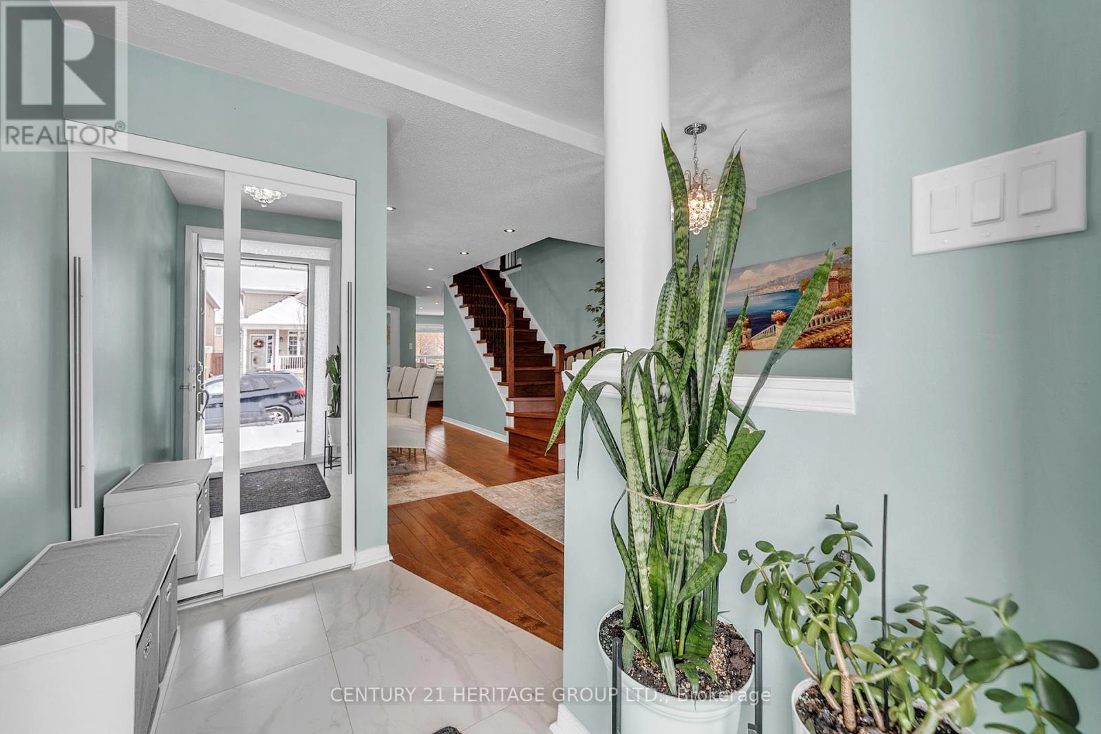 5431 Rochelle Way, Mississauga, Ontario  L5M 6N4 - Photo 5 - W12670406