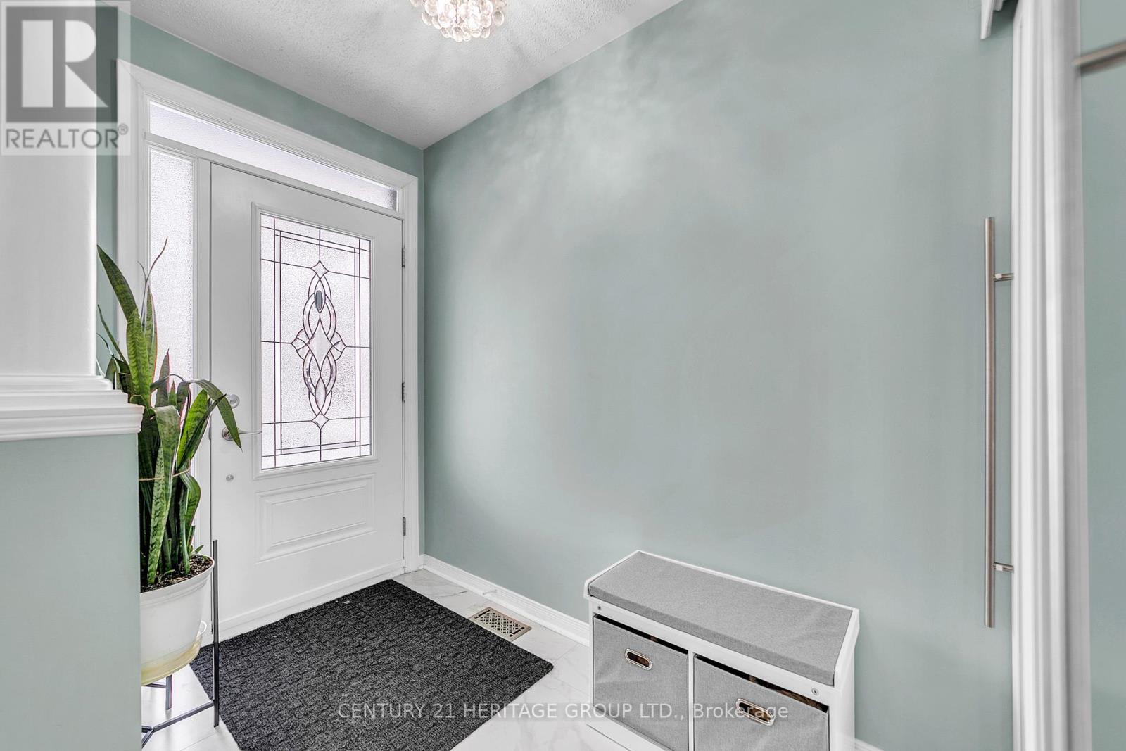 5431 Rochelle Way, Mississauga, Ontario  L5M 6N4 - Photo 6 - W12670406