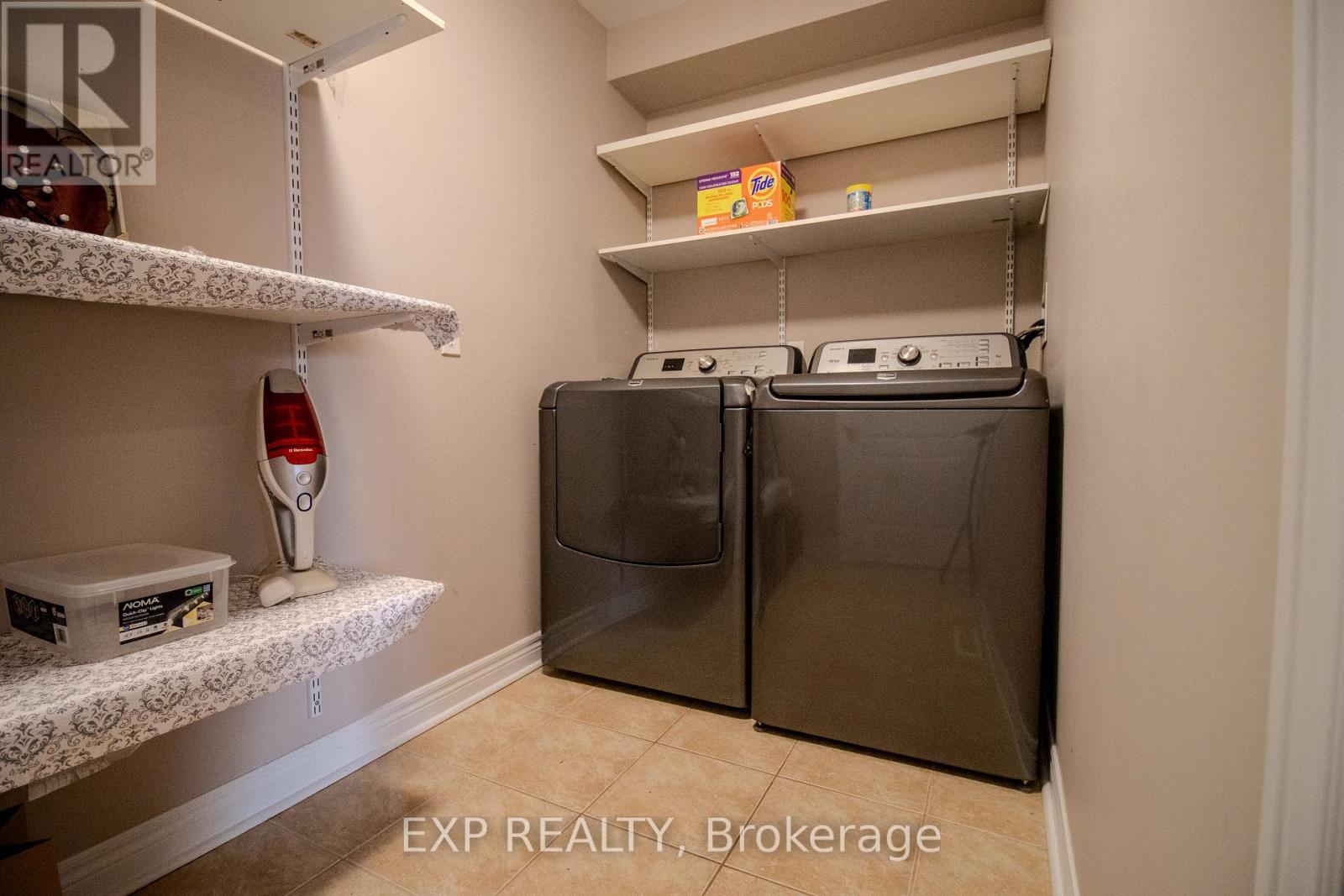 Main - 2 Sir Jacobs Crescent, Brampton, Ontario  L7A 3T4 - Photo 9 - W12670424