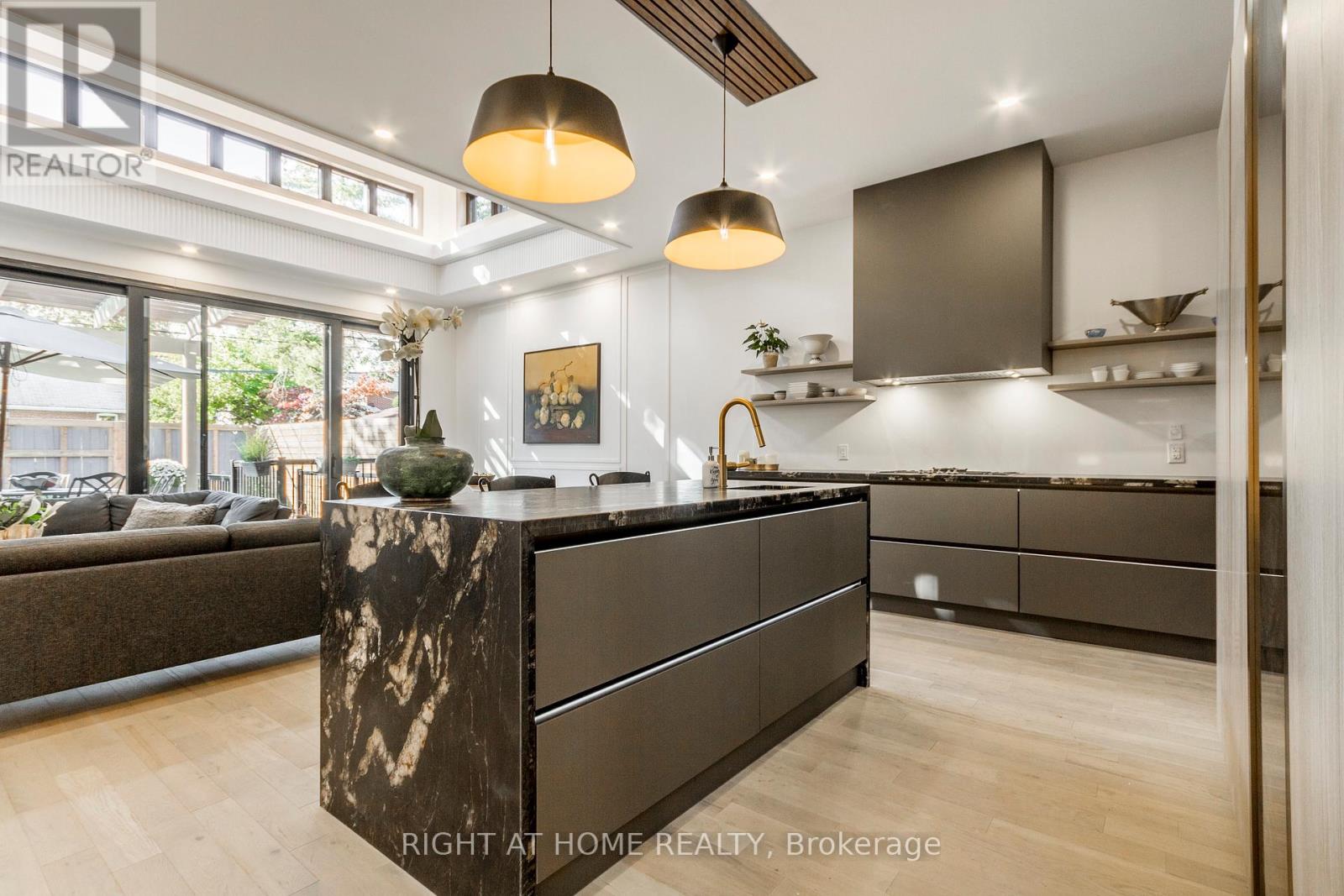 118 Martin Grove Road, Toronto, Ontario  M9B 4K5 - Photo 15 - W12670428