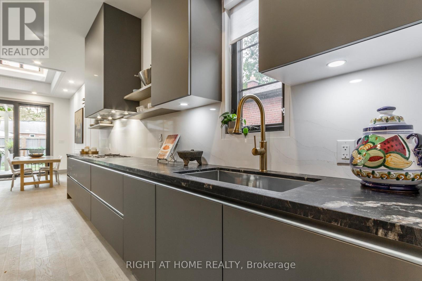 118 Martin Grove Road, Toronto, Ontario  M9B 4K5 - Photo 19 - W12670428